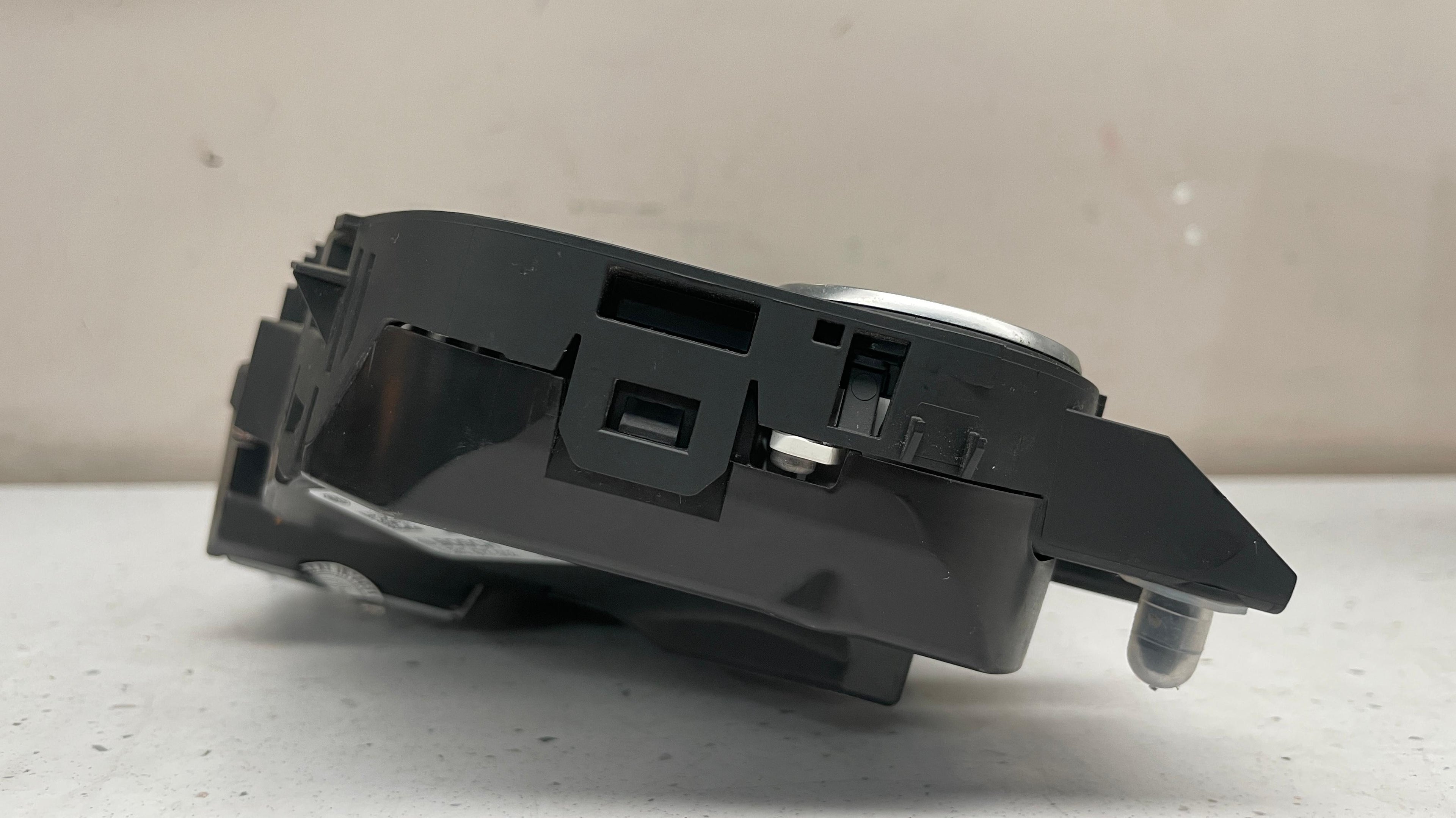7P6920980M VOLKSWAGEN  TOUAREG  SPEEDOMETER INSTRUMRNT CLUSTER