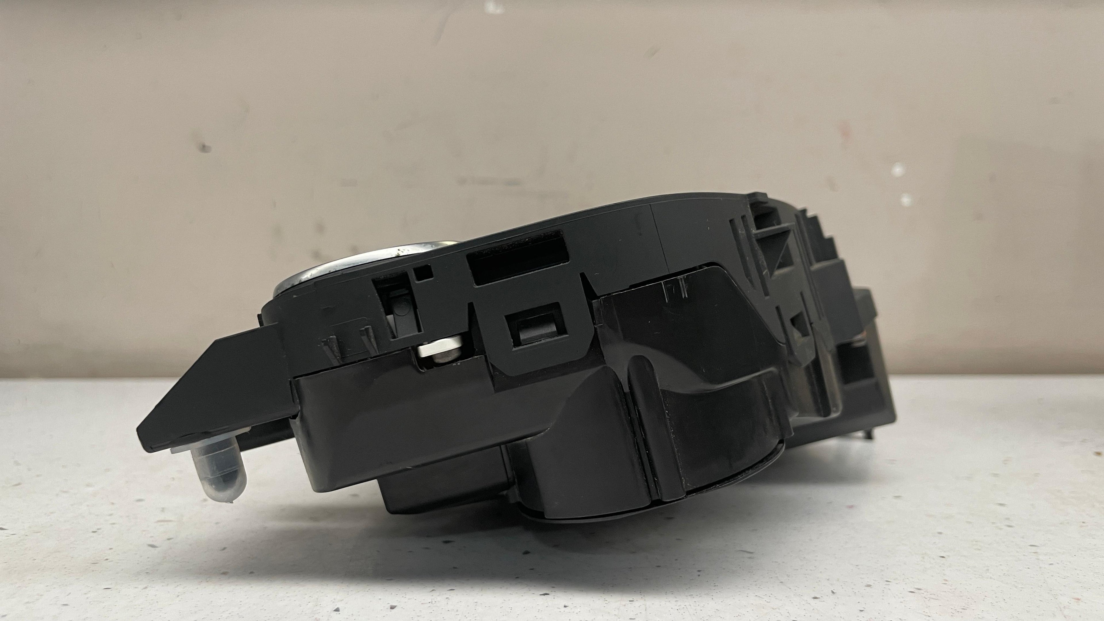 7P6920980M VOLKSWAGEN  TOUAREG  SPEEDOMETER INSTRUMRNT CLUSTER