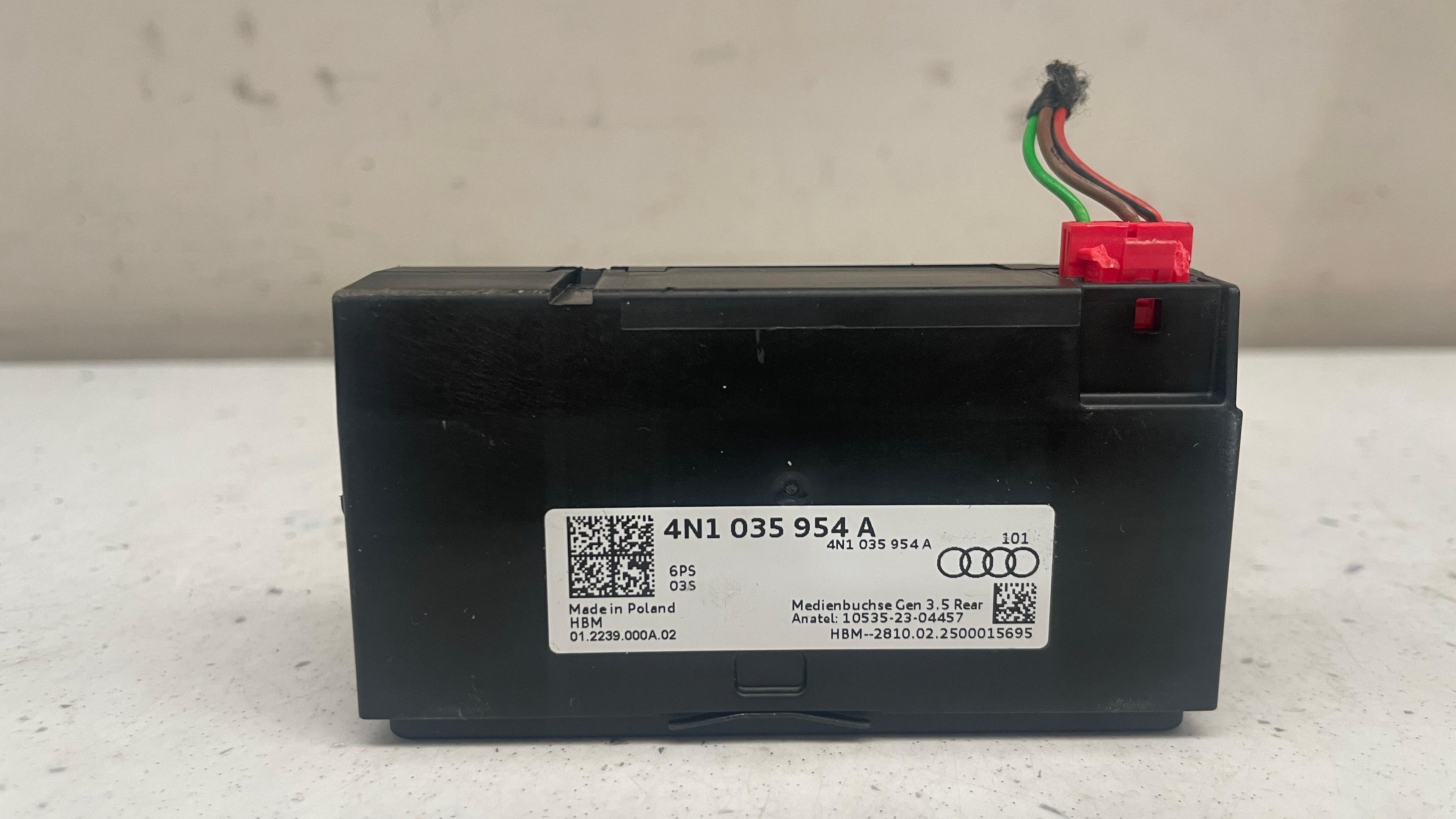 4N1035954A AUDI Q7 2024 USB TYPE-C CHARGING INTEGRATED VOLTAGE