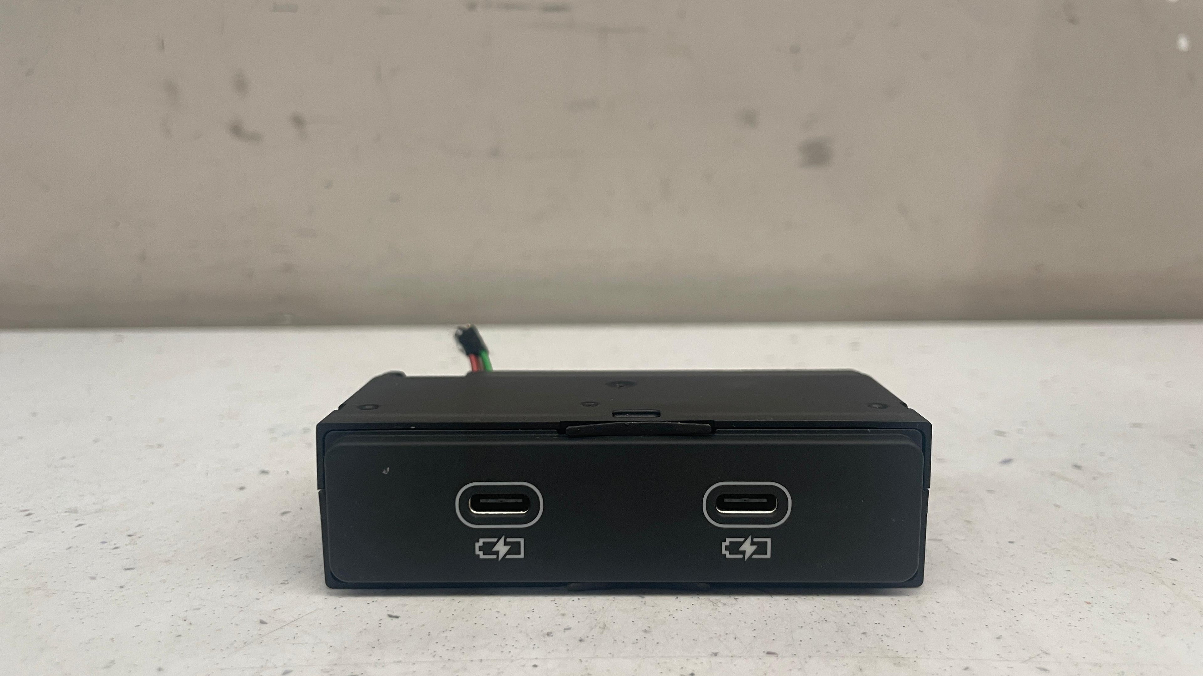 4N1035954A AUDI Q7 2024 USB TYPE-C CHARGING INTEGRATED VOLTAGE