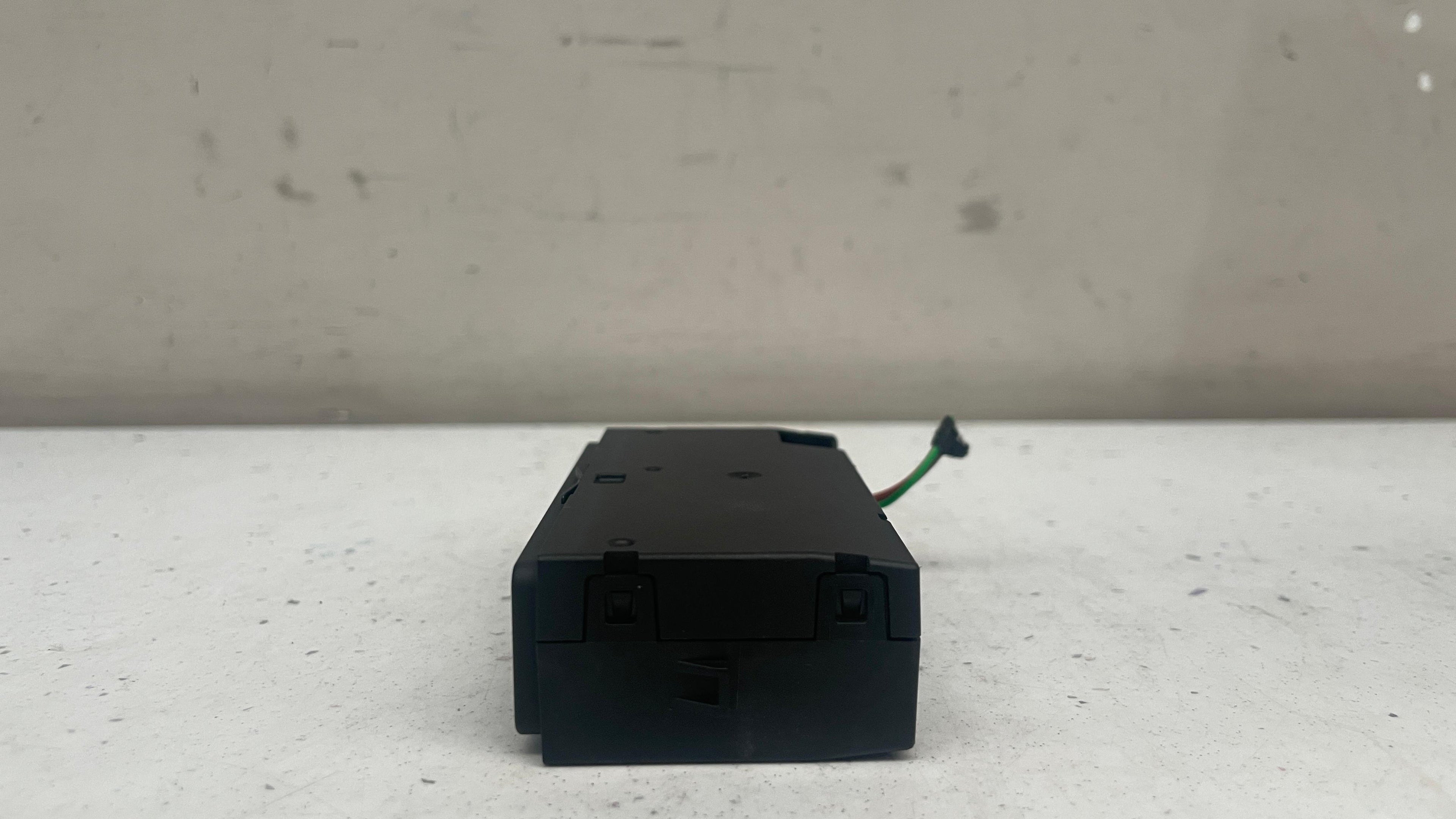 4N1035954A AUDI Q7 2024 USB TYPE-C CHARGING INTEGRATED VOLTAGE