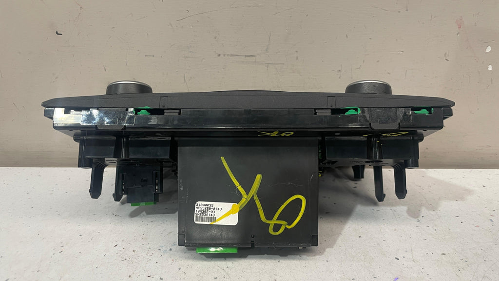31300035 VOLVO XC90 RADIO CD CONTROL PANEL
