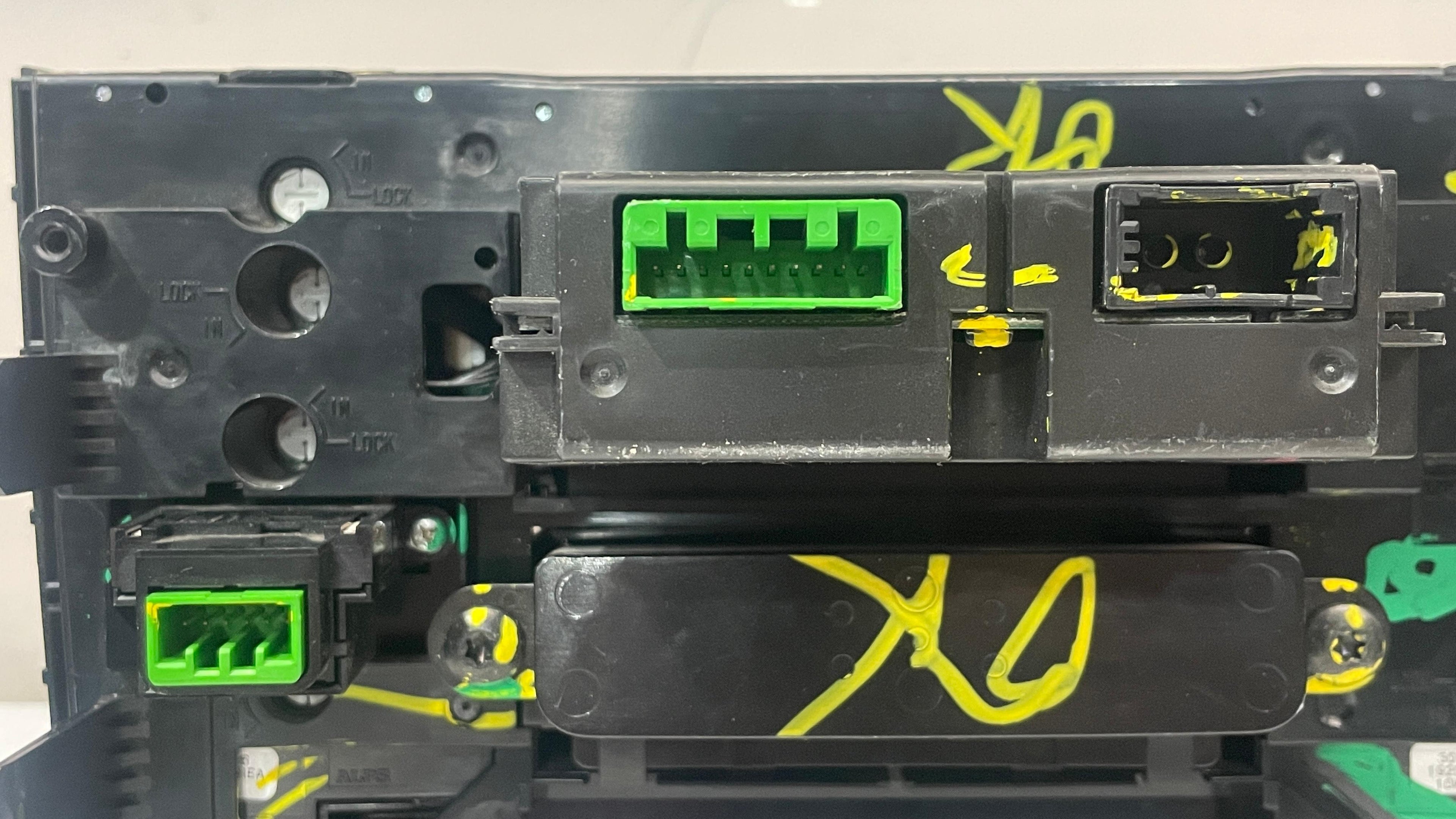 31300035 VOLVO XC90 RADIO CD CONTROL PANEL