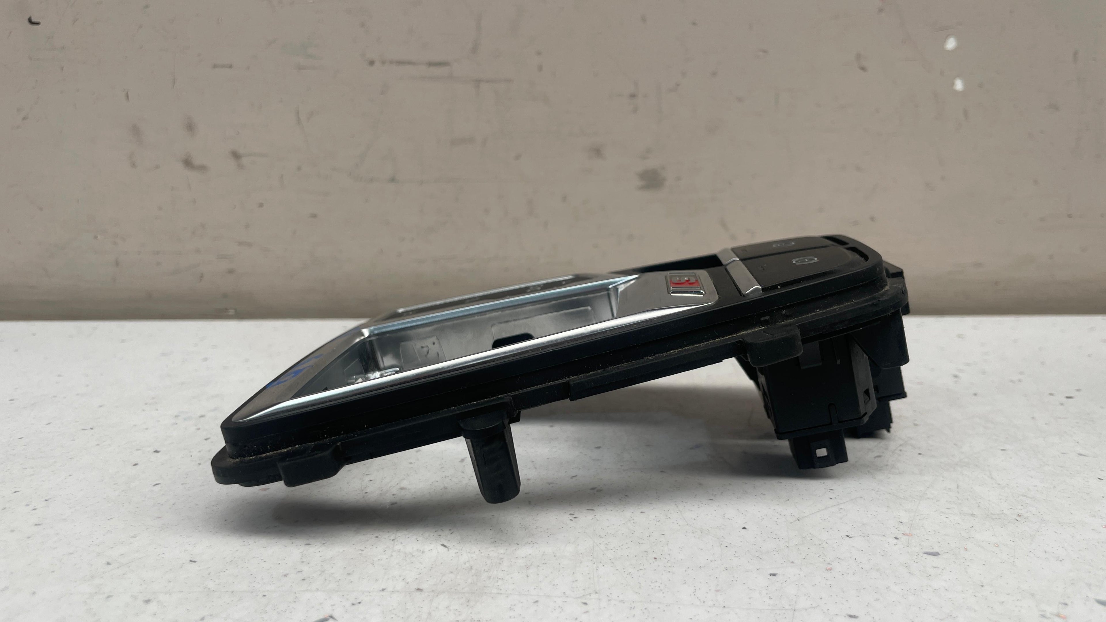 80C713111B AUDI GEAR SHIFT SELECTOR COVER AUTOMATIC TRIM FRAME