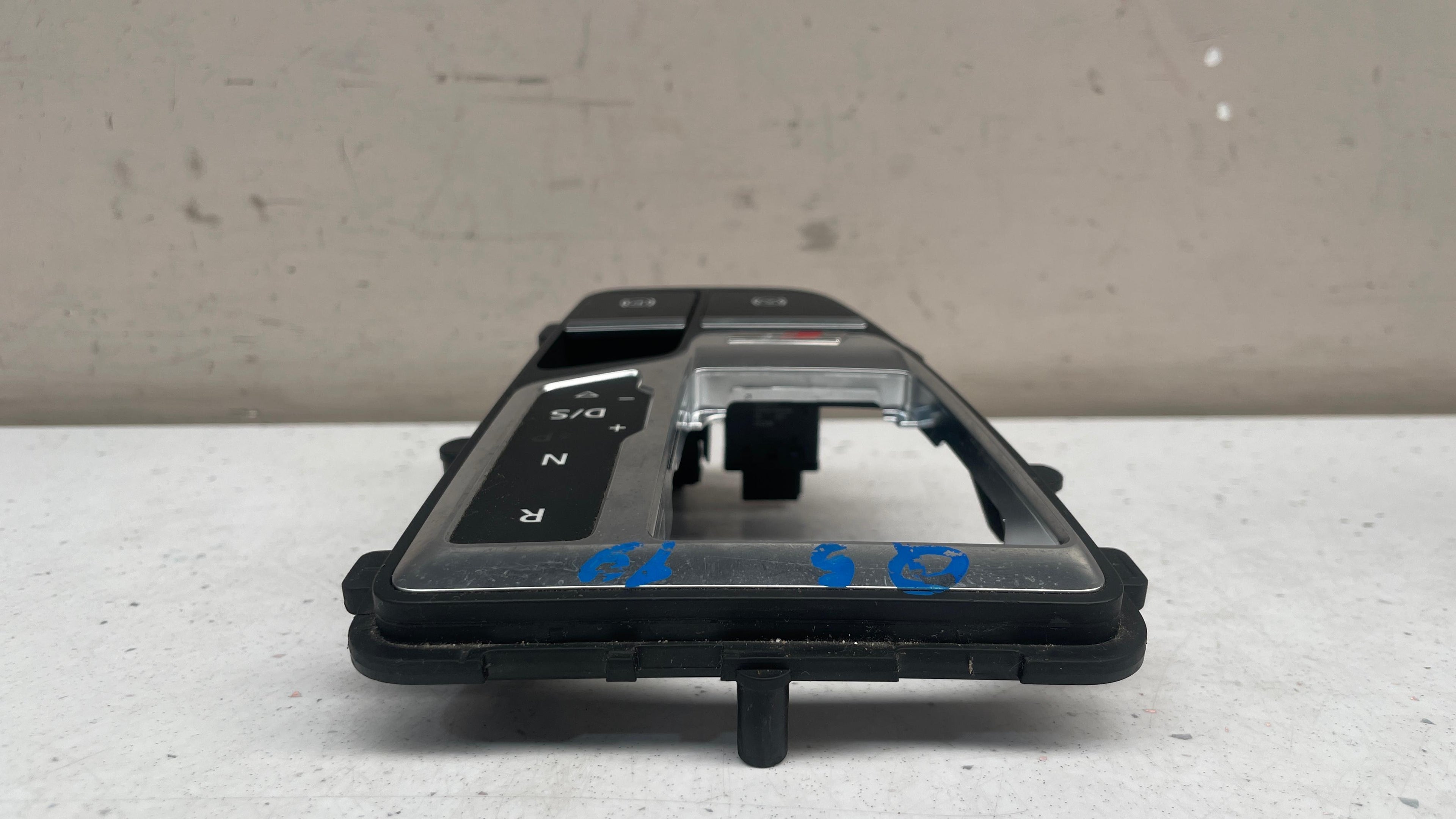 80C713111B AUDI GEAR SHIFT SELECTOR COVER AUTOMATIC TRIM FRAME