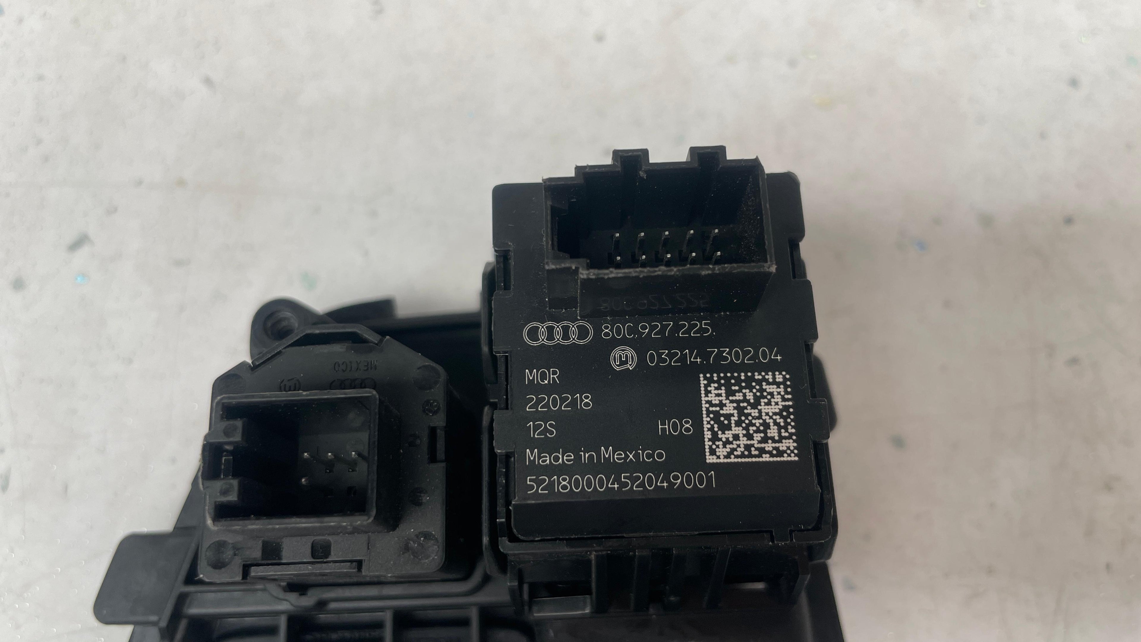 80C713111B AUDI GEAR SHIFT SELECTOR COVER AUTOMATIC TRIM FRAME