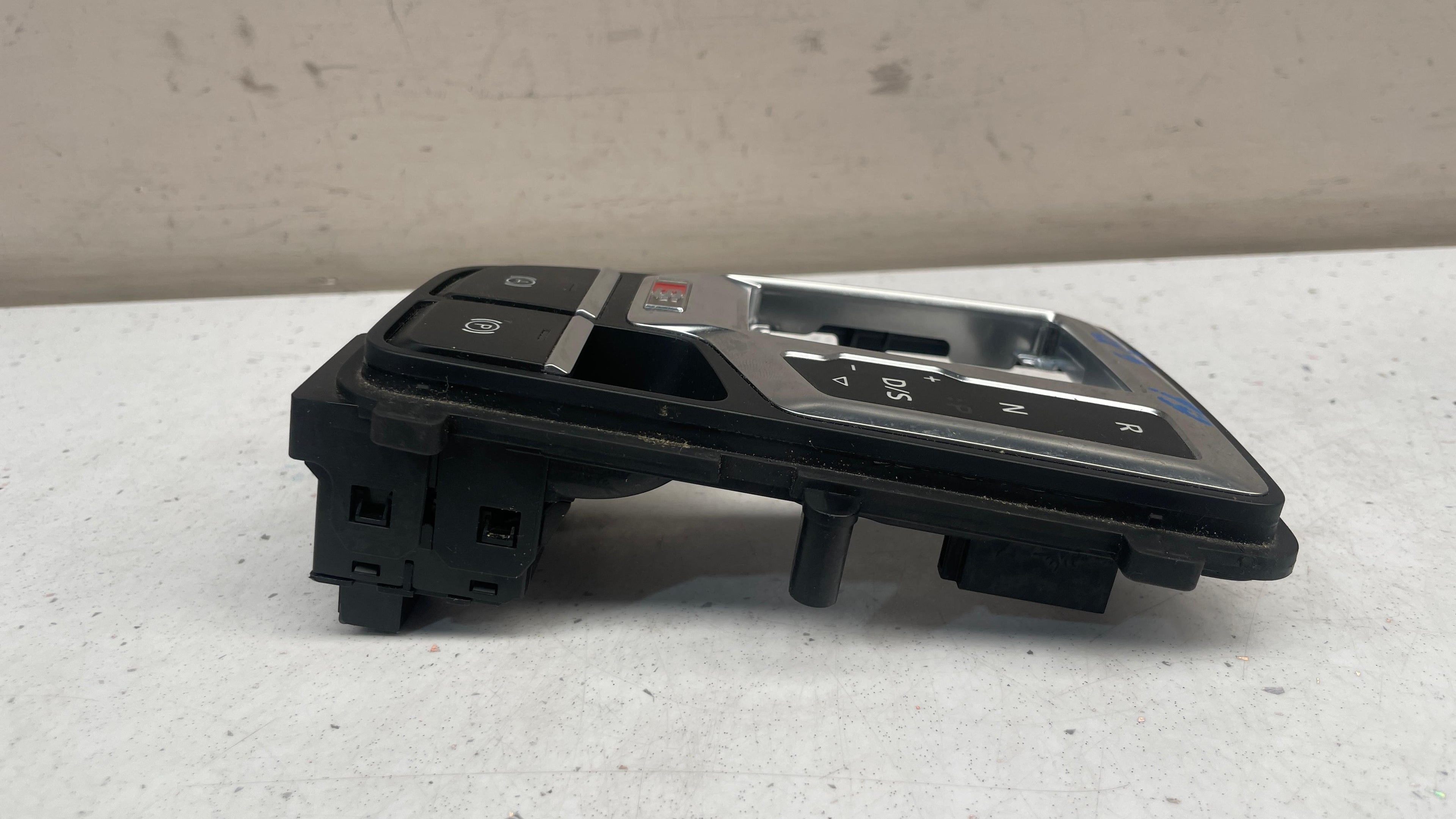 80C713111B AUDI GEAR SHIFT SELECTOR COVER AUTOMATIC TRIM FRAME
