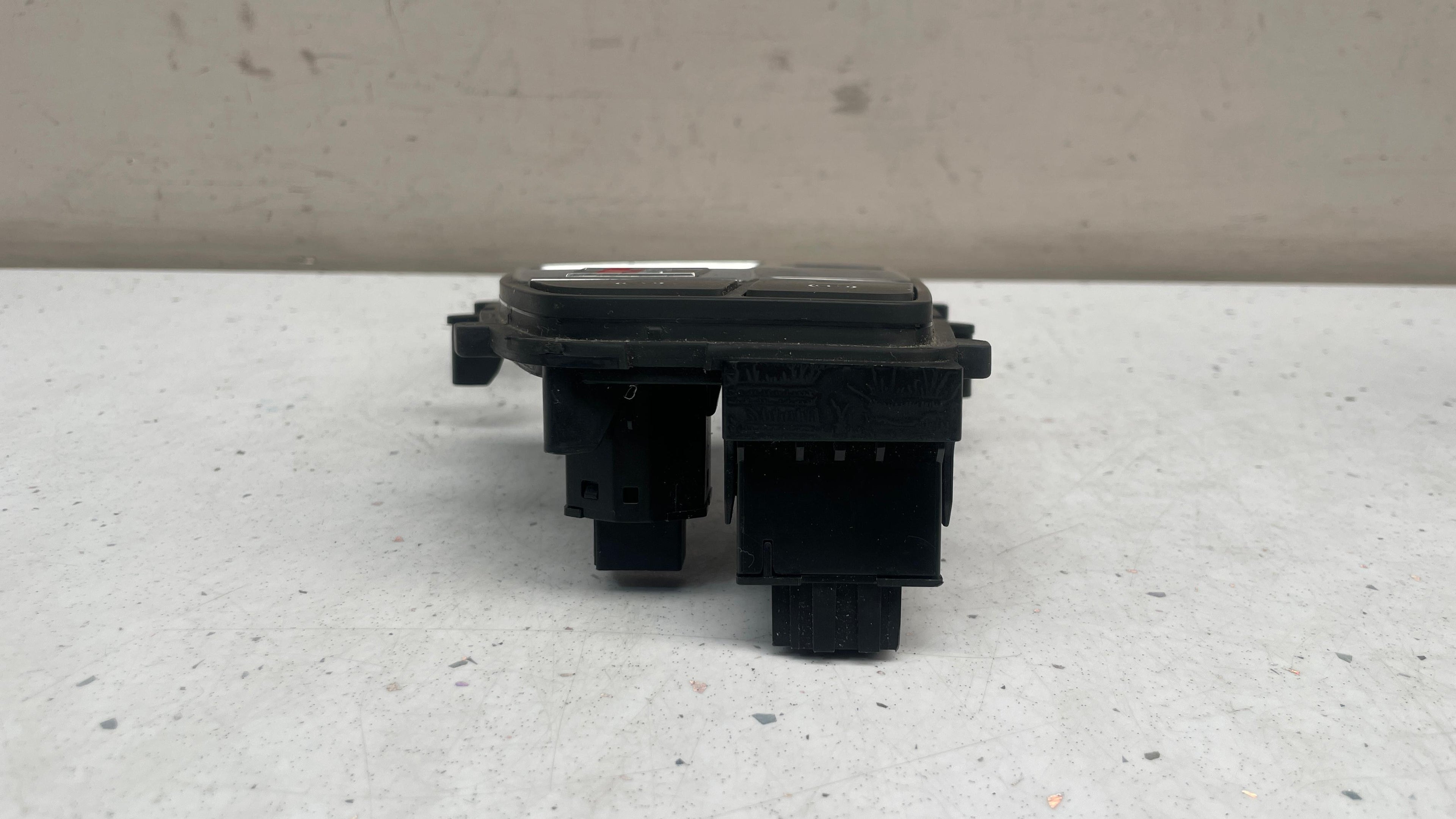 80C713111B AUDI GEAR SHIFT SELECTOR COVER AUTOMATIC TRIM FRAME