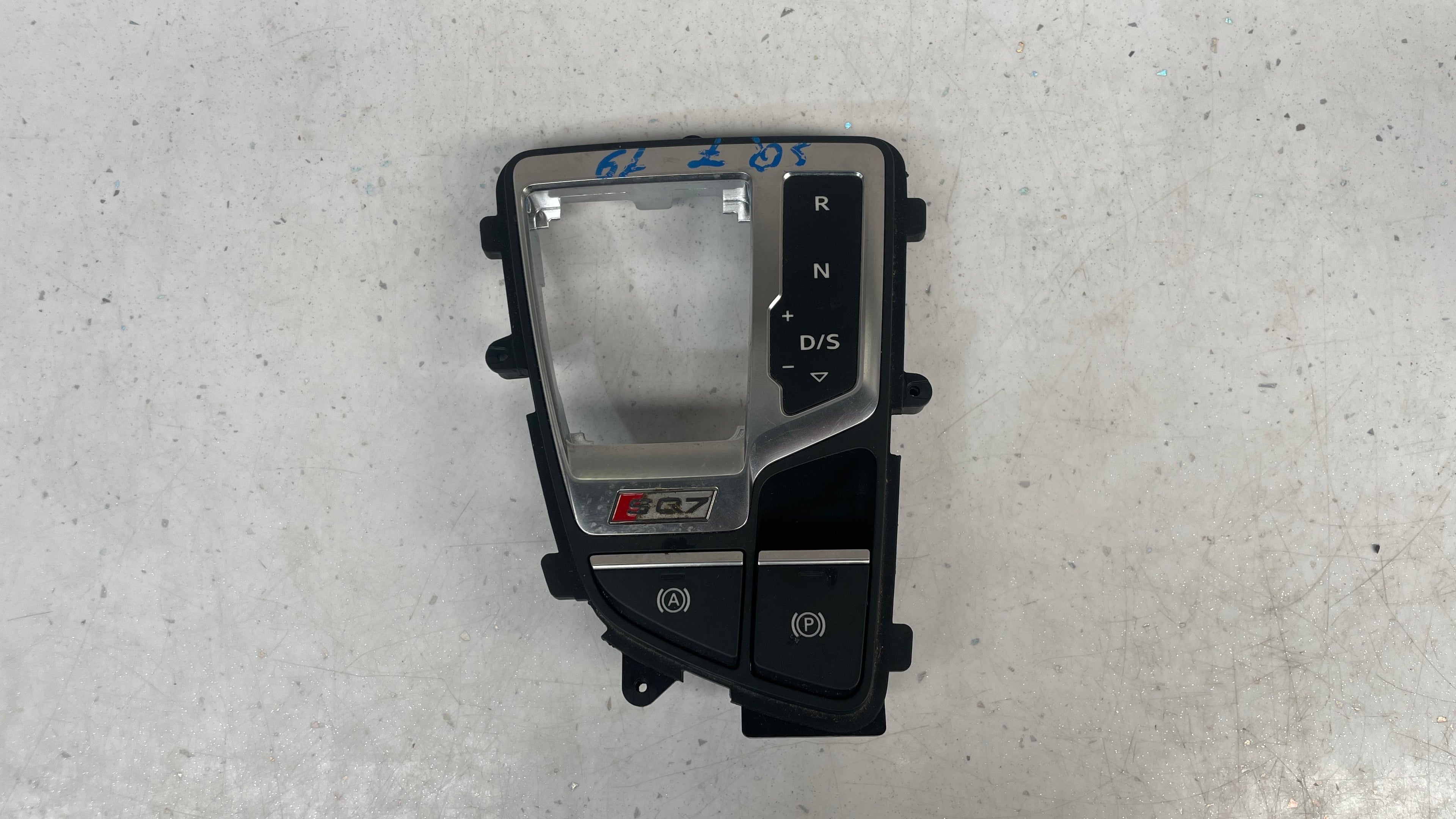 4M2713111E AUDI GEAR SURROUND COVER