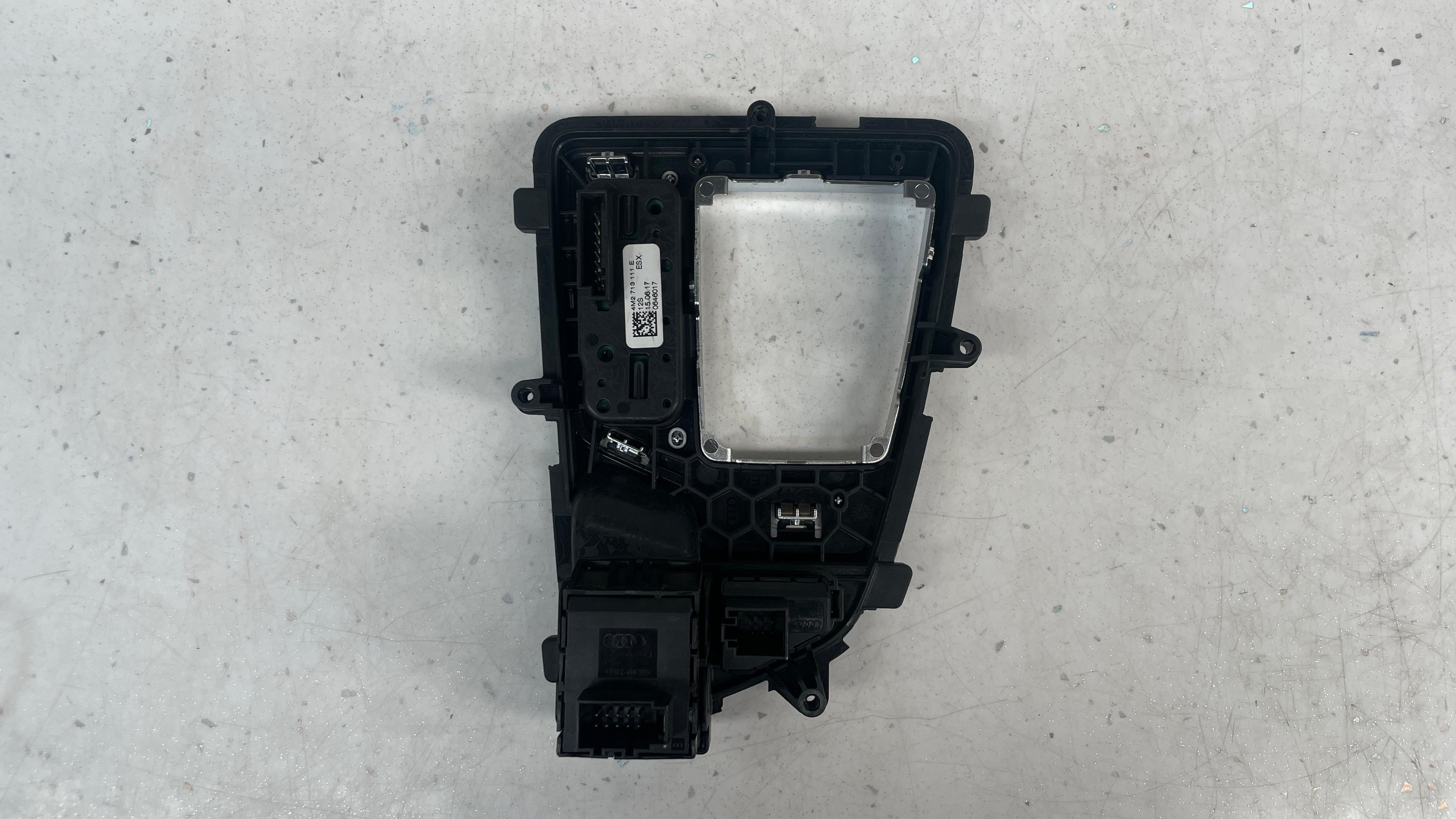 4M2713111E AUDI GEAR SURROUND COVER