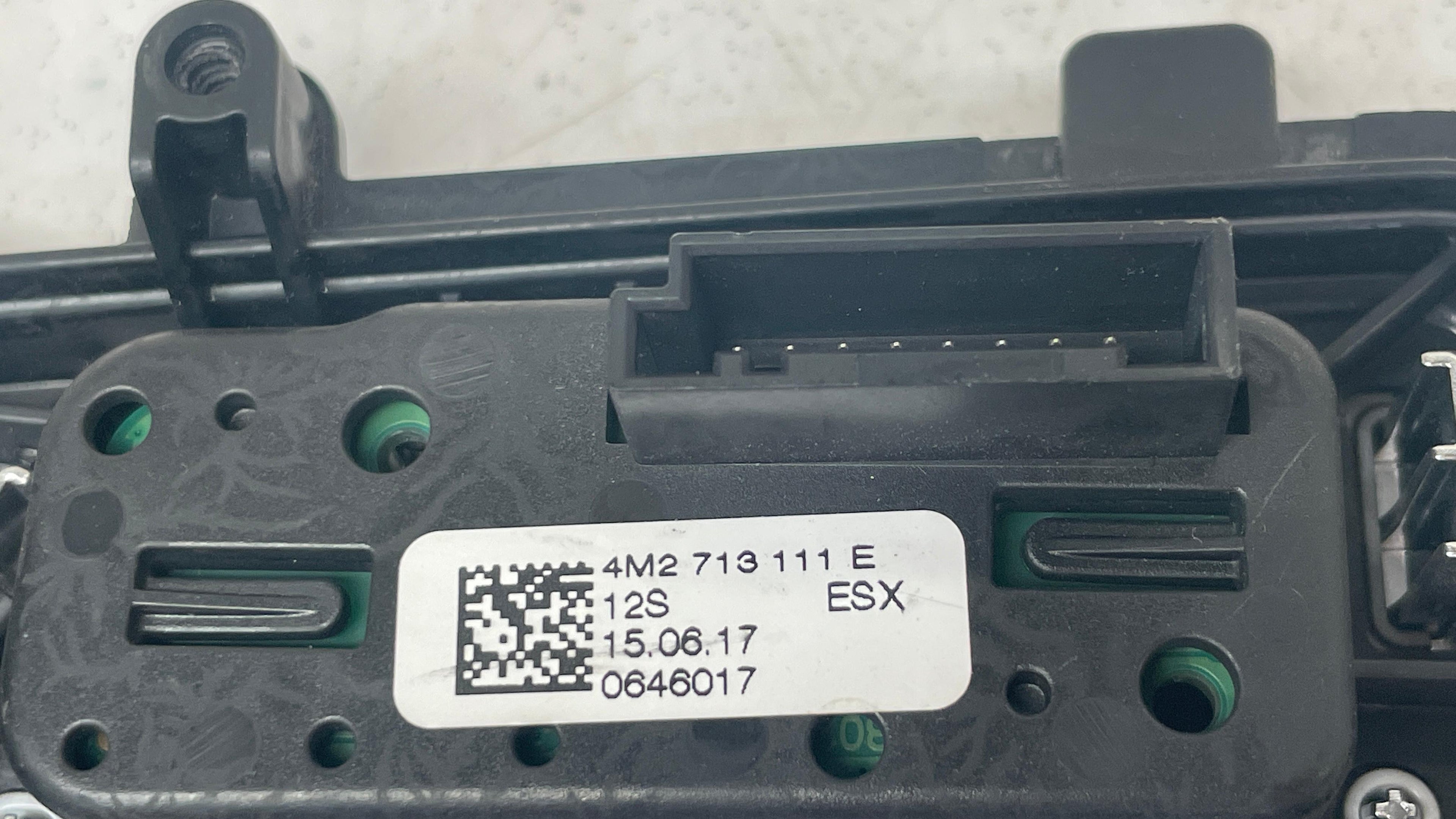 4M2713111E AUDI GEAR SURROUND COVER