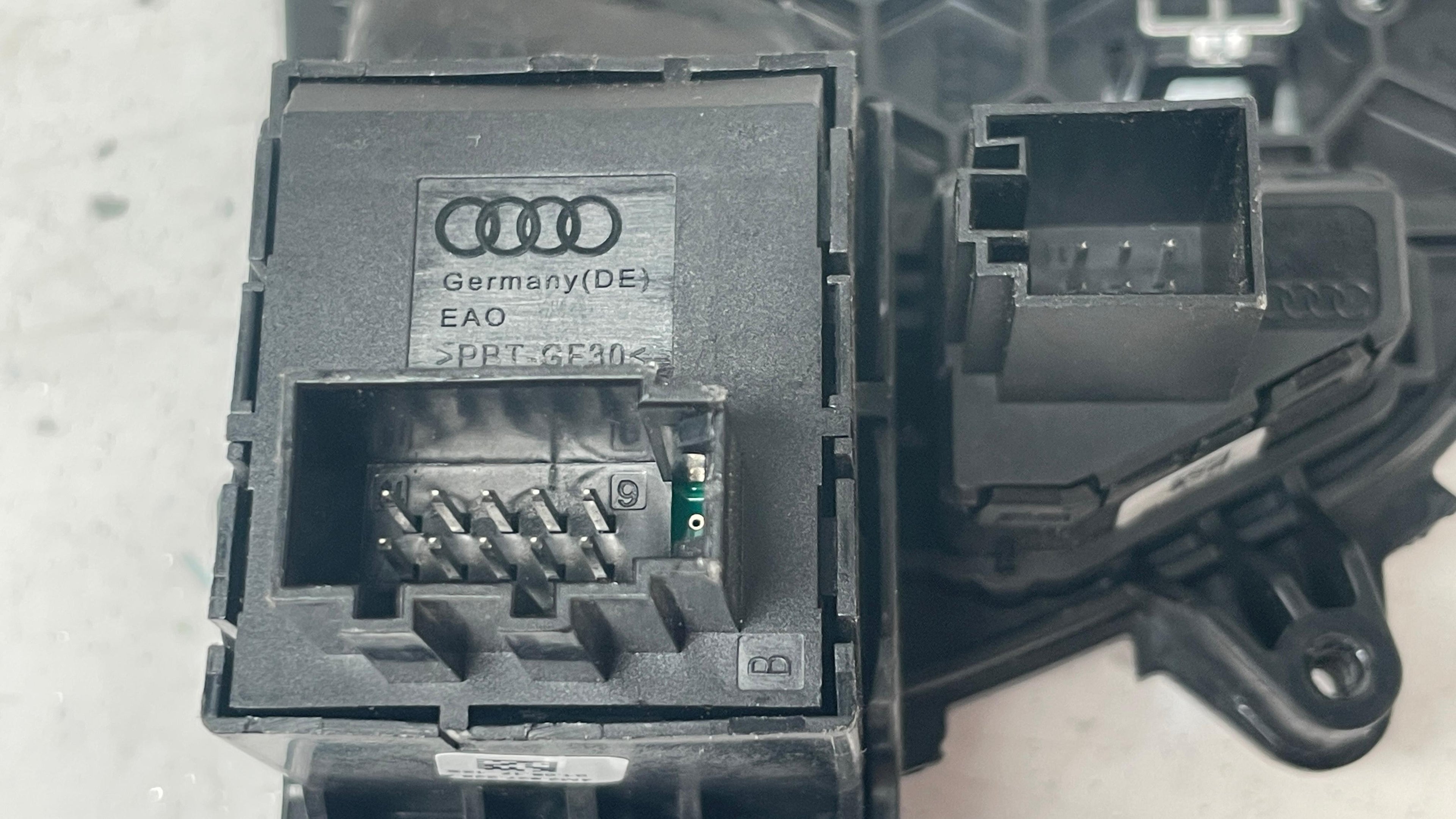 4M2713111E AUDI GEAR SURROUND COVER