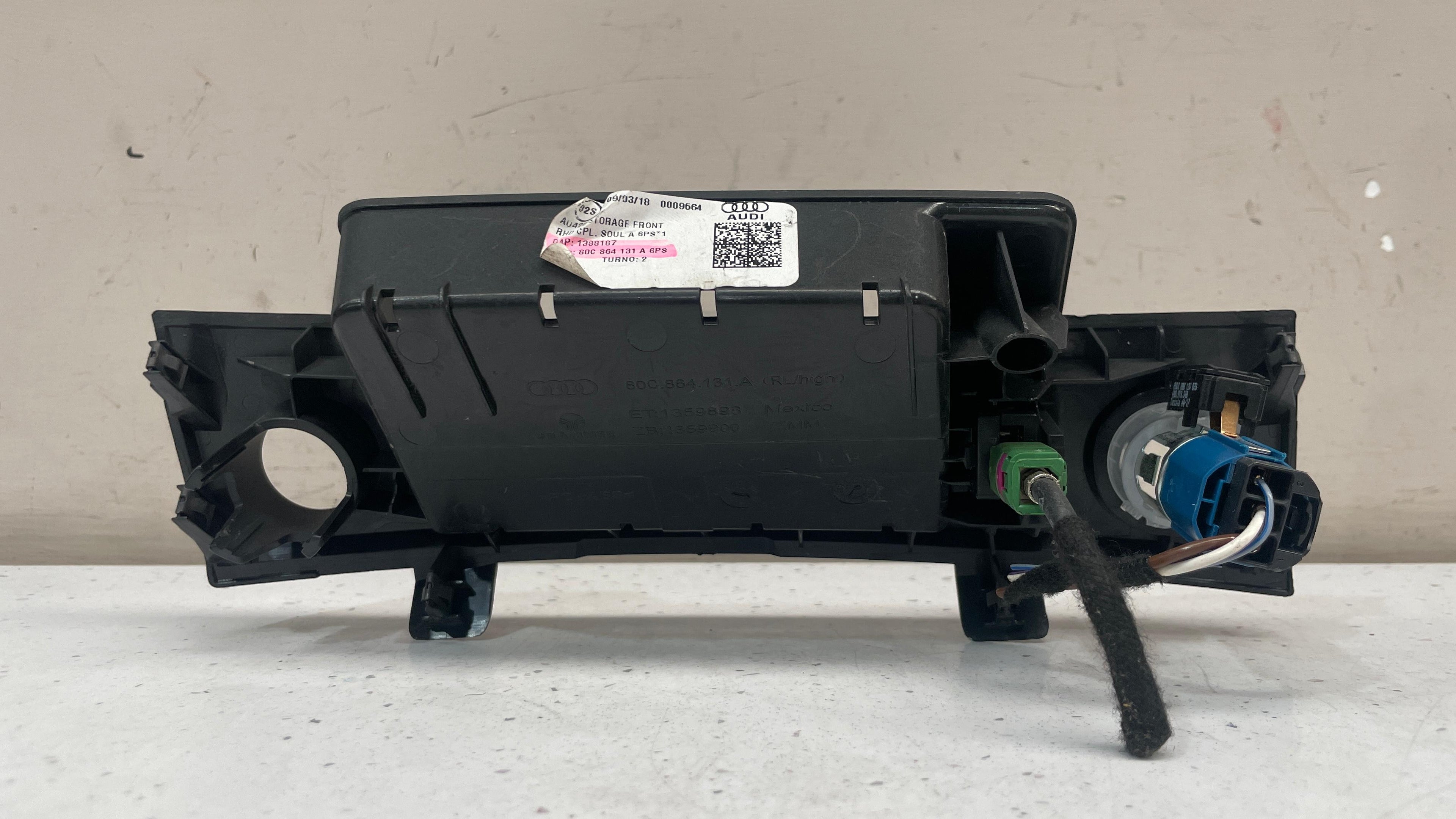 80C864131A AUDI CENTRAL CONSOLE TRAY COVER
