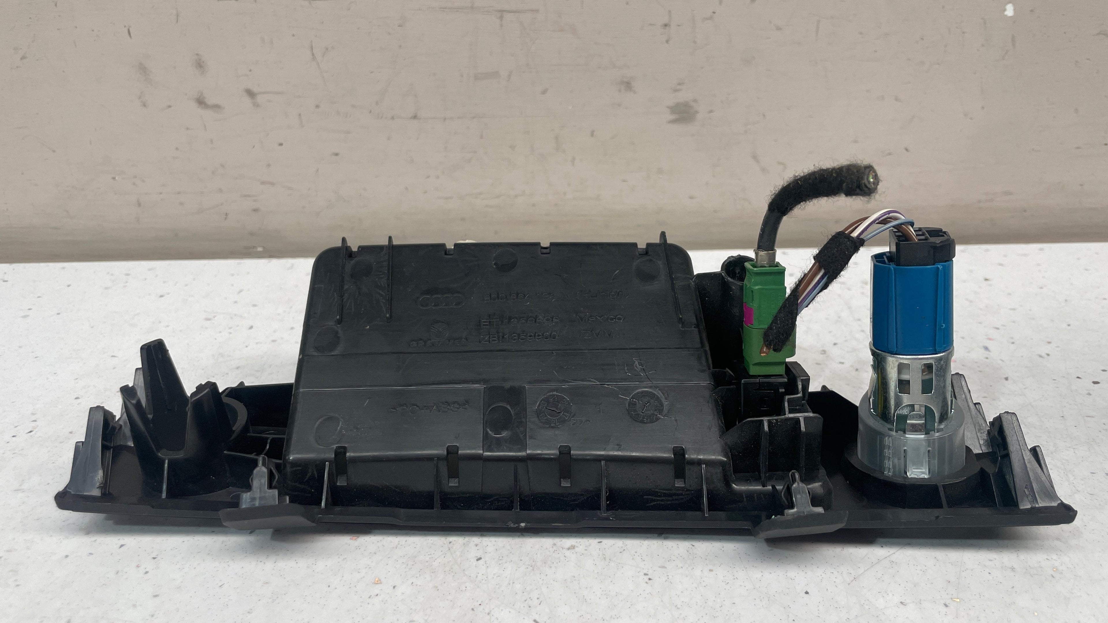 80C864131A AUDI CENTRAL CONSOLE TRAY COVER