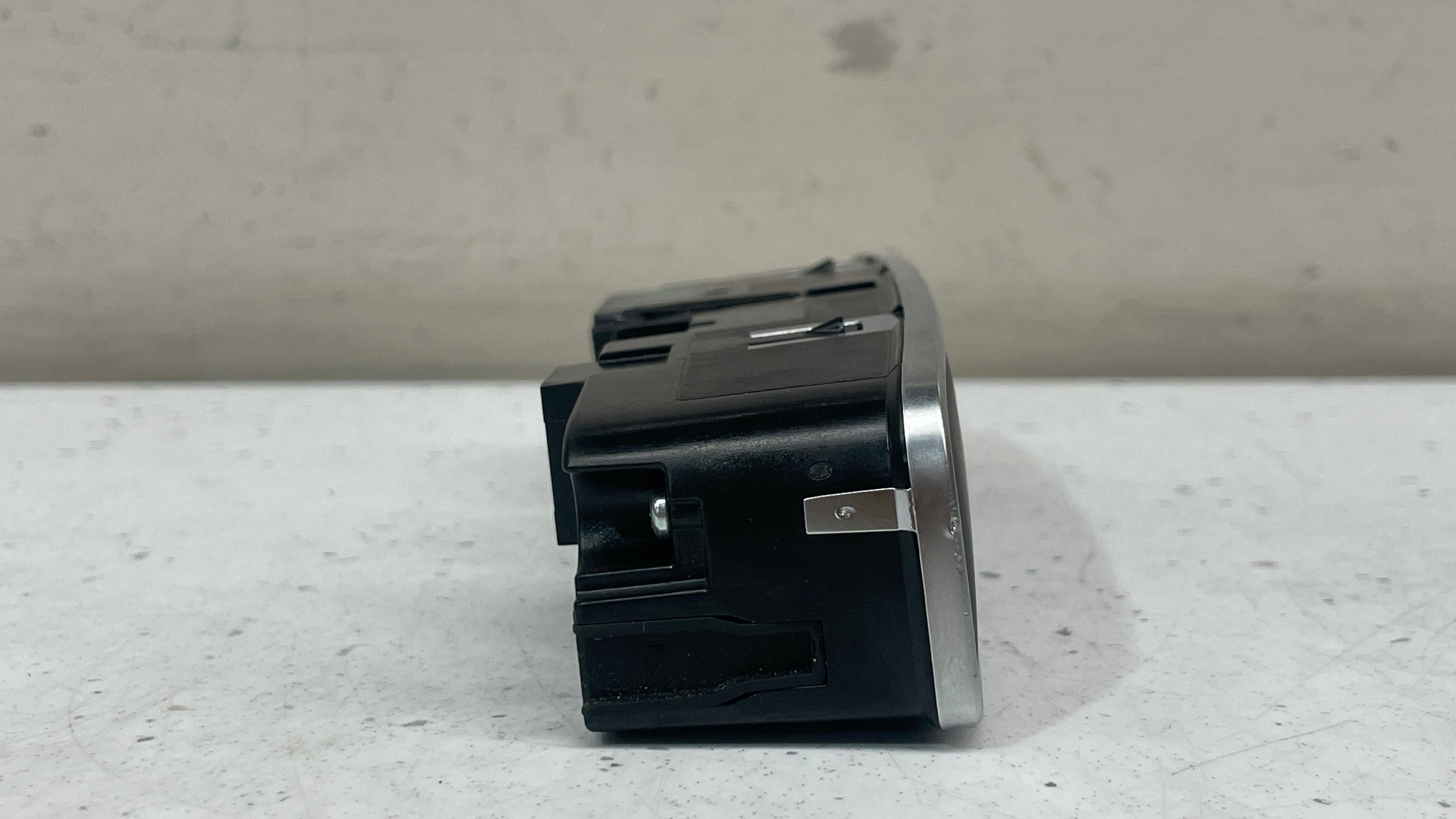 80A919158 AUDI REAR CLIMATE CONTROL