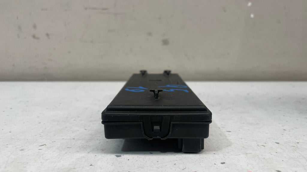 8W8959107B AUDI Q5  ELECTRIC  TAILGATE  TRUNK  CONTROL