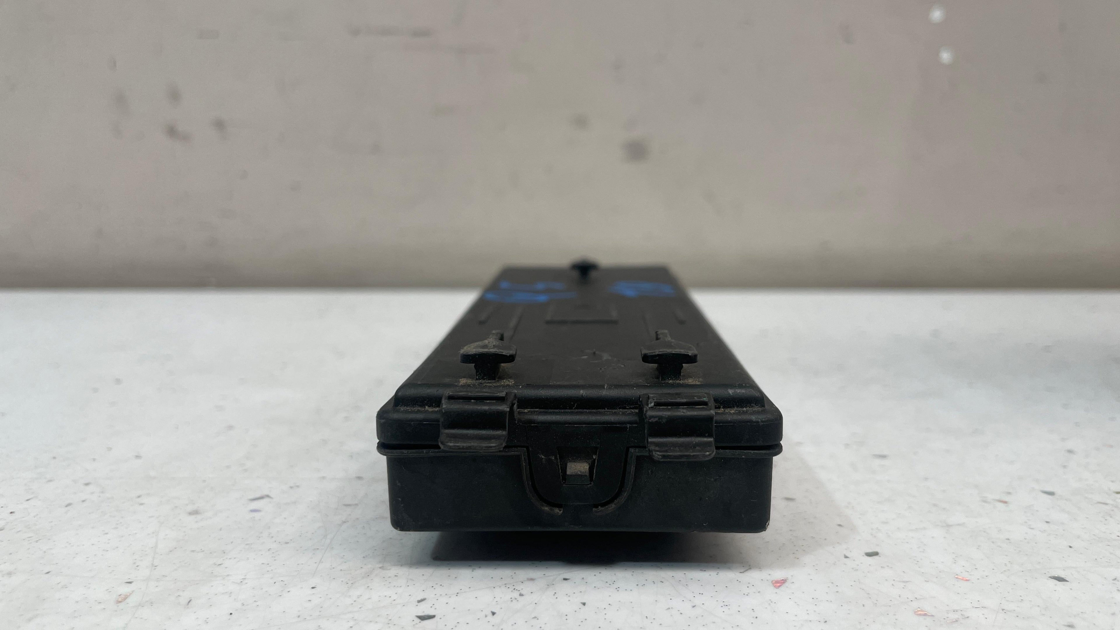 8W8959107B AUDI Q5  ELECTRIC  TAILGATE  TRUNK  CONTROL