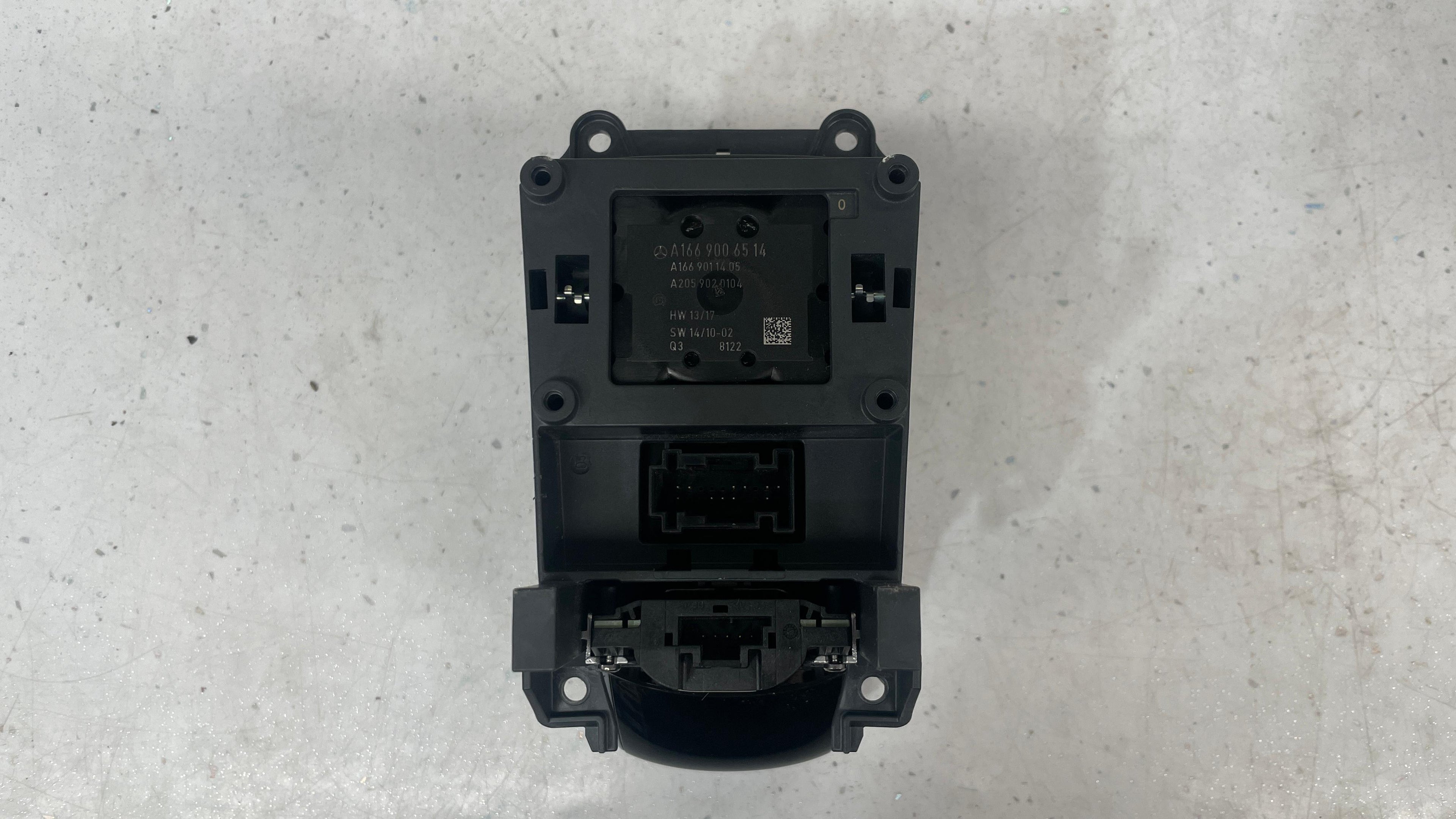 A1669004919   MERCEDES GLE W166 COMAND TOUCHPAD CONTROLLER
