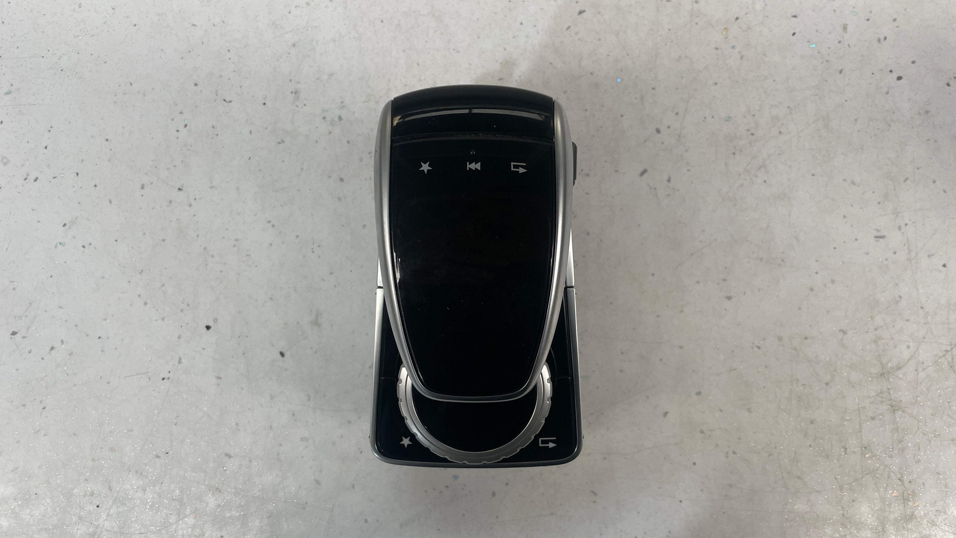 A1669004919   MERCEDES GLE W166 COMAND TOUCHPAD CONTROLLER