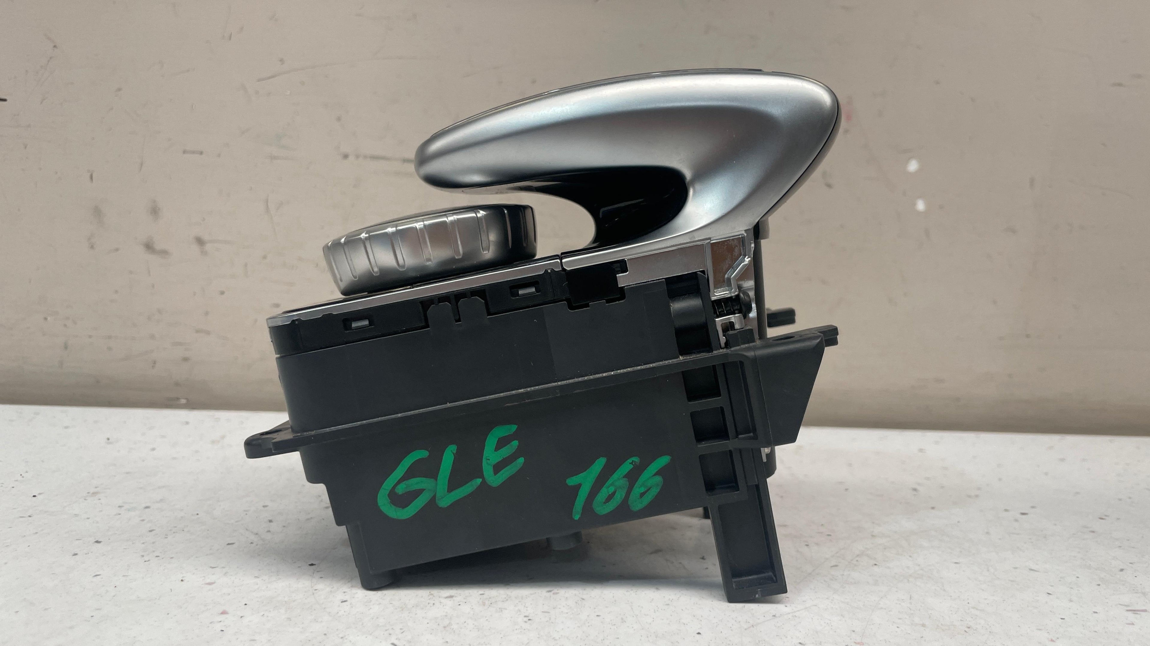 A1669004919   MERCEDES GLE W166 COMAND TOUCHPAD CONTROLLER