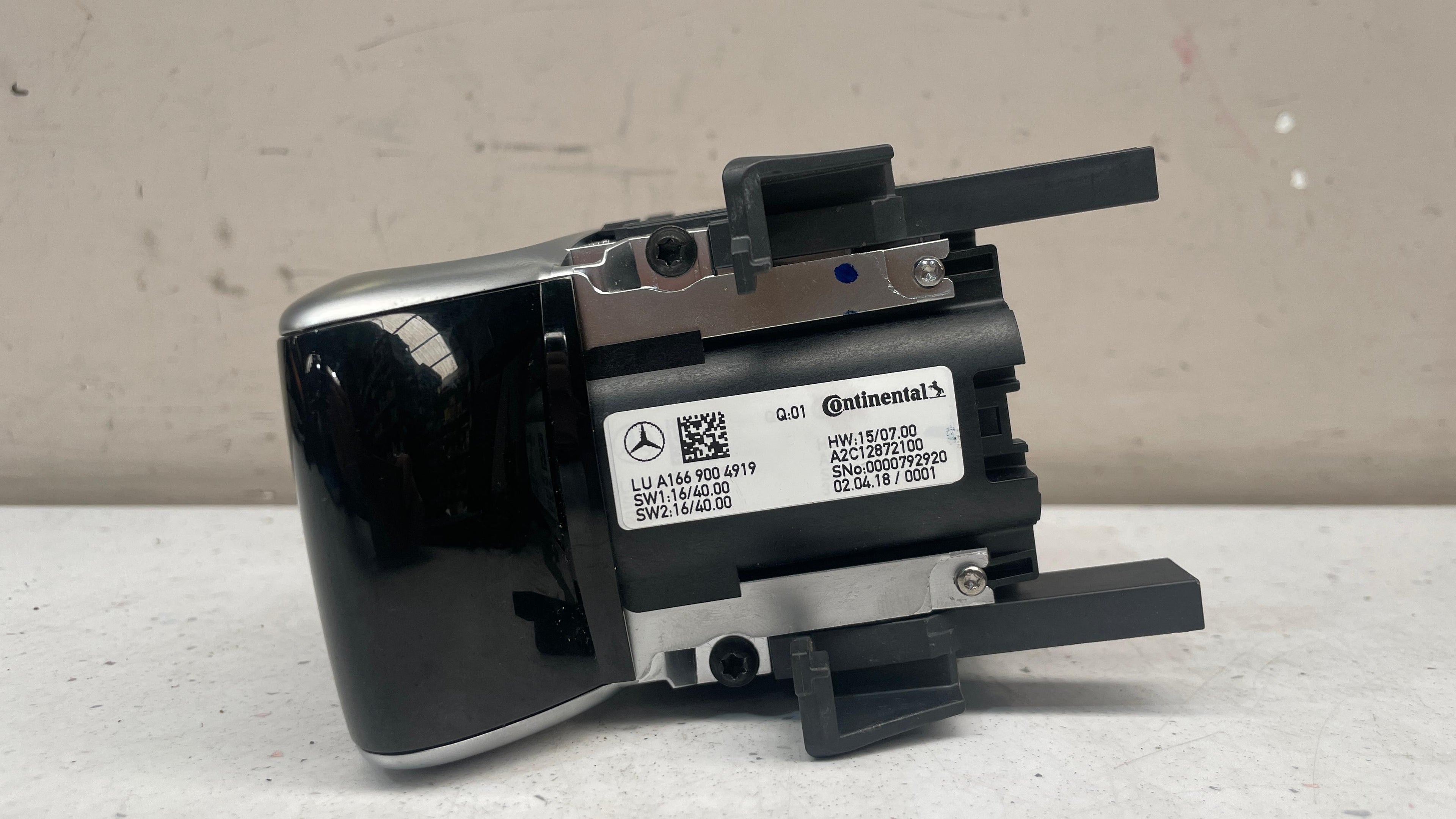A1669004919   MERCEDES GLE W166 COMAND TOUCHPAD CONTROLLER