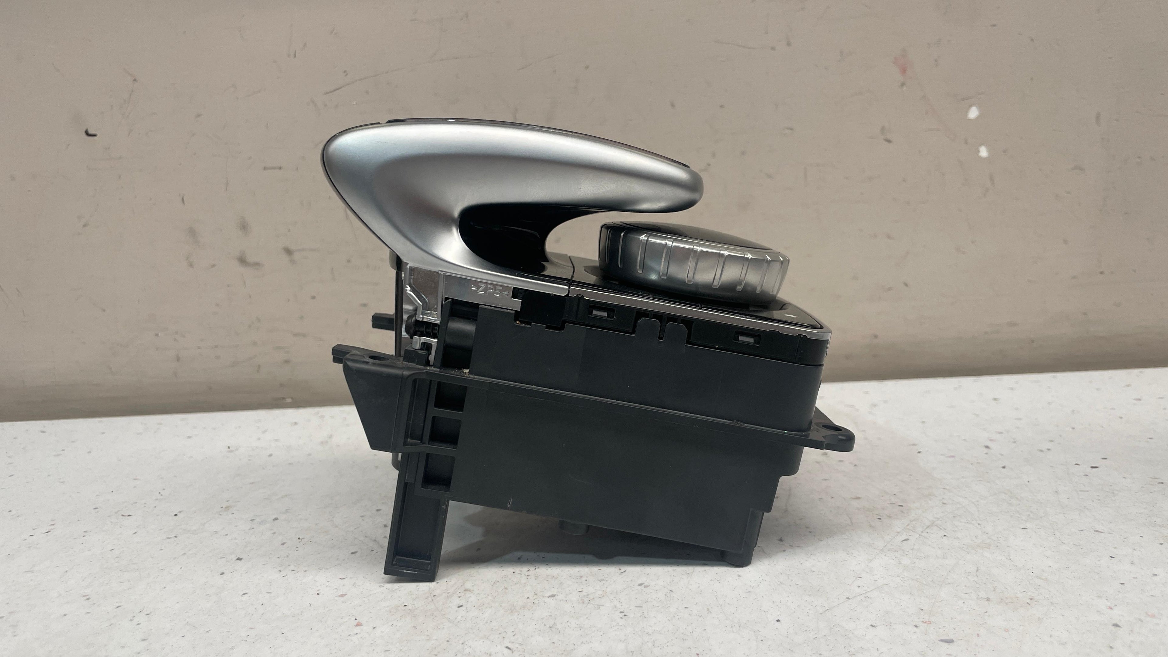 A1669004919   MERCEDES GLE W166 COMAND TOUCHPAD CONTROLLER