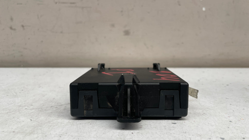 A2048702226 MERCEDES W204 FRONT RIGHT DOOR CONTROL MODULE