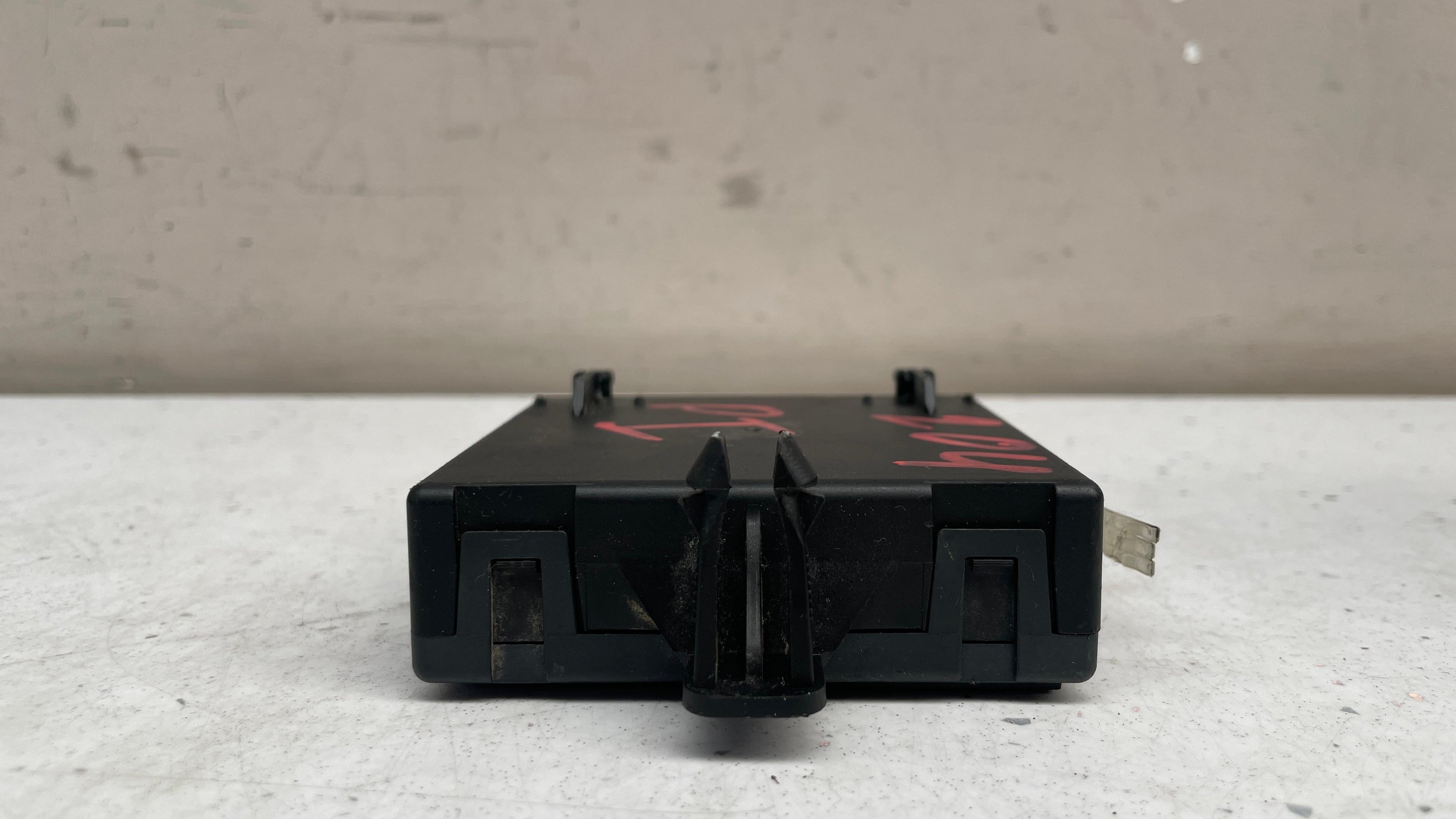 A2048702226 MERCEDES W204 FRONT RIGHT DOOR CONTROL MODULE