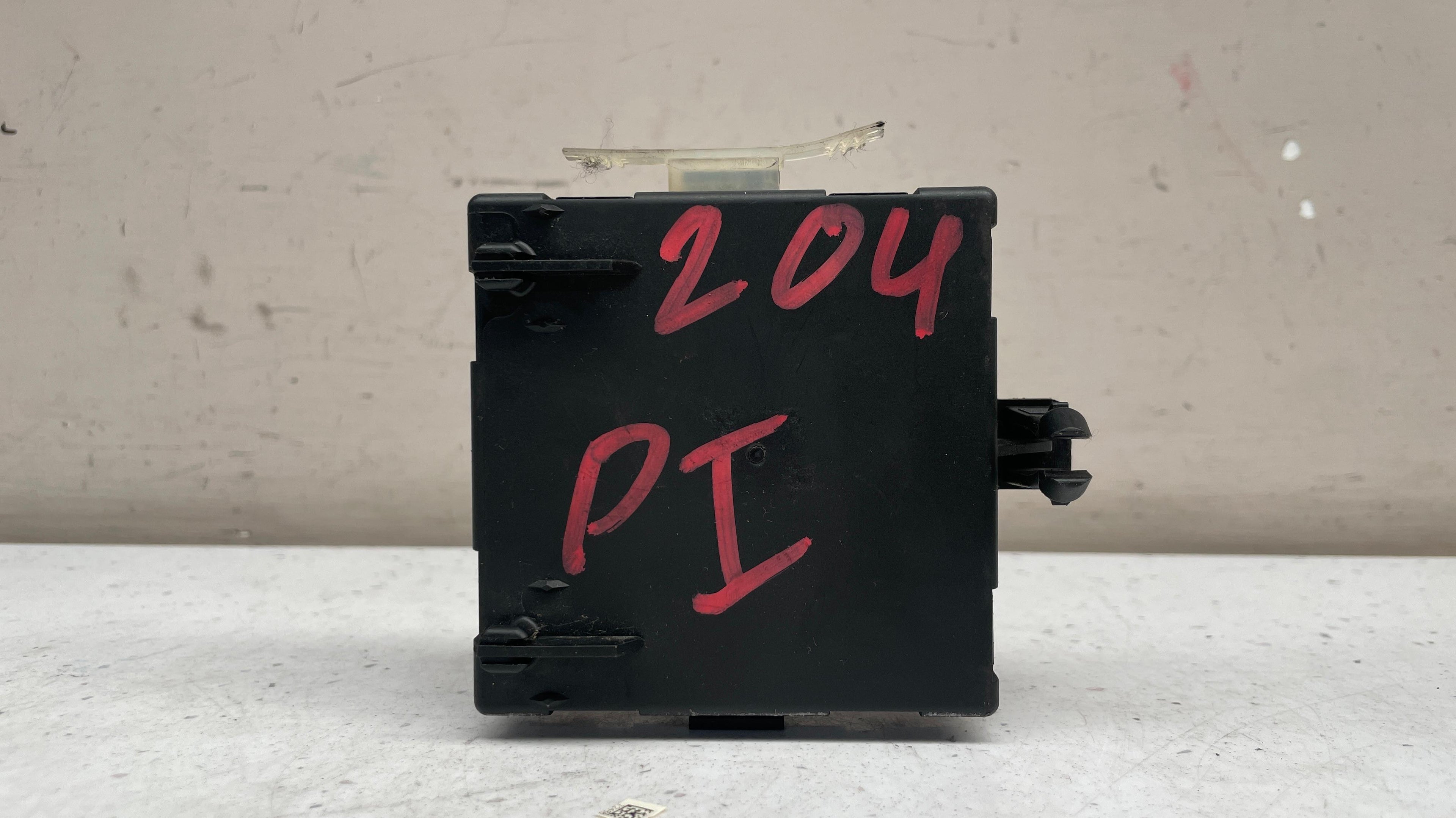 A2048702226 MERCEDES W204 FRONT RIGHT DOOR CONTROL MODULE