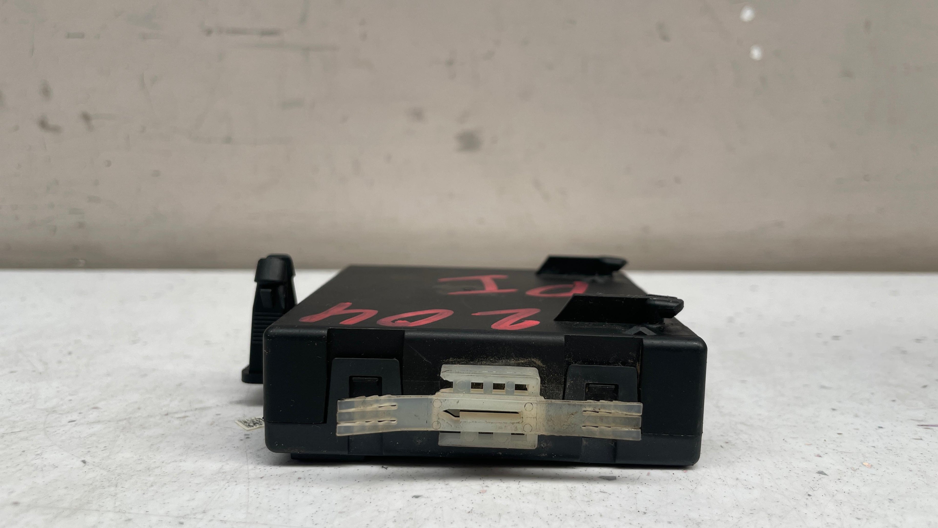 A2048702226 MERCEDES W204 FRONT RIGHT DOOR CONTROL MODULE