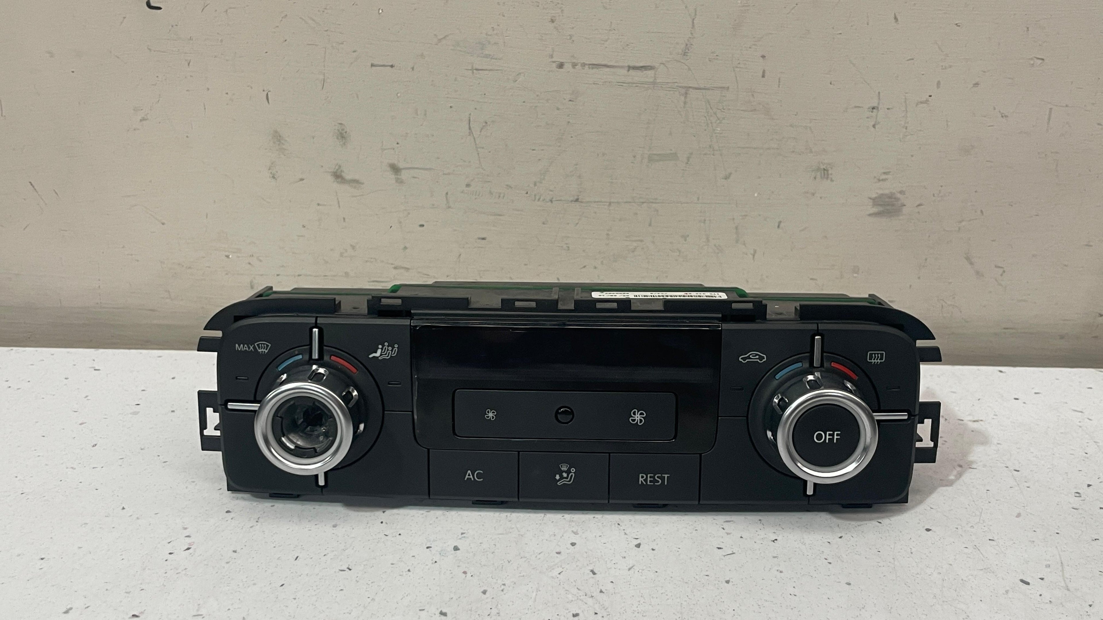 7P6907040AF VOLKSWAGEN TOUAREG CLIMATRONIC CONTROL UNIT