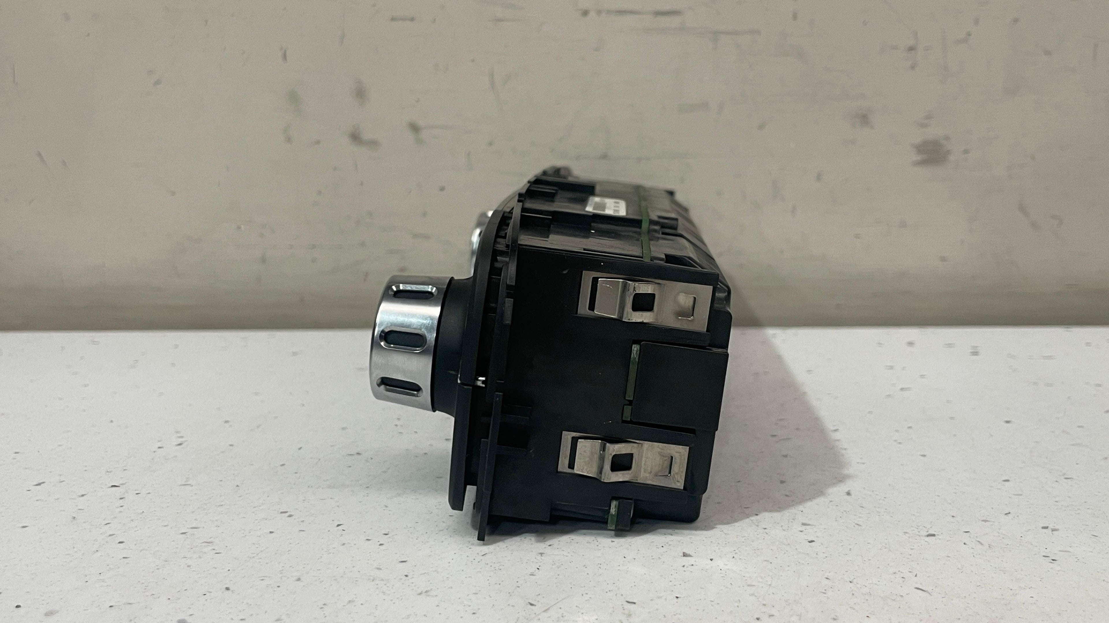 7P6907040AF VOLKSWAGEN TOUAREG CLIMATRONIC CONTROL UNIT