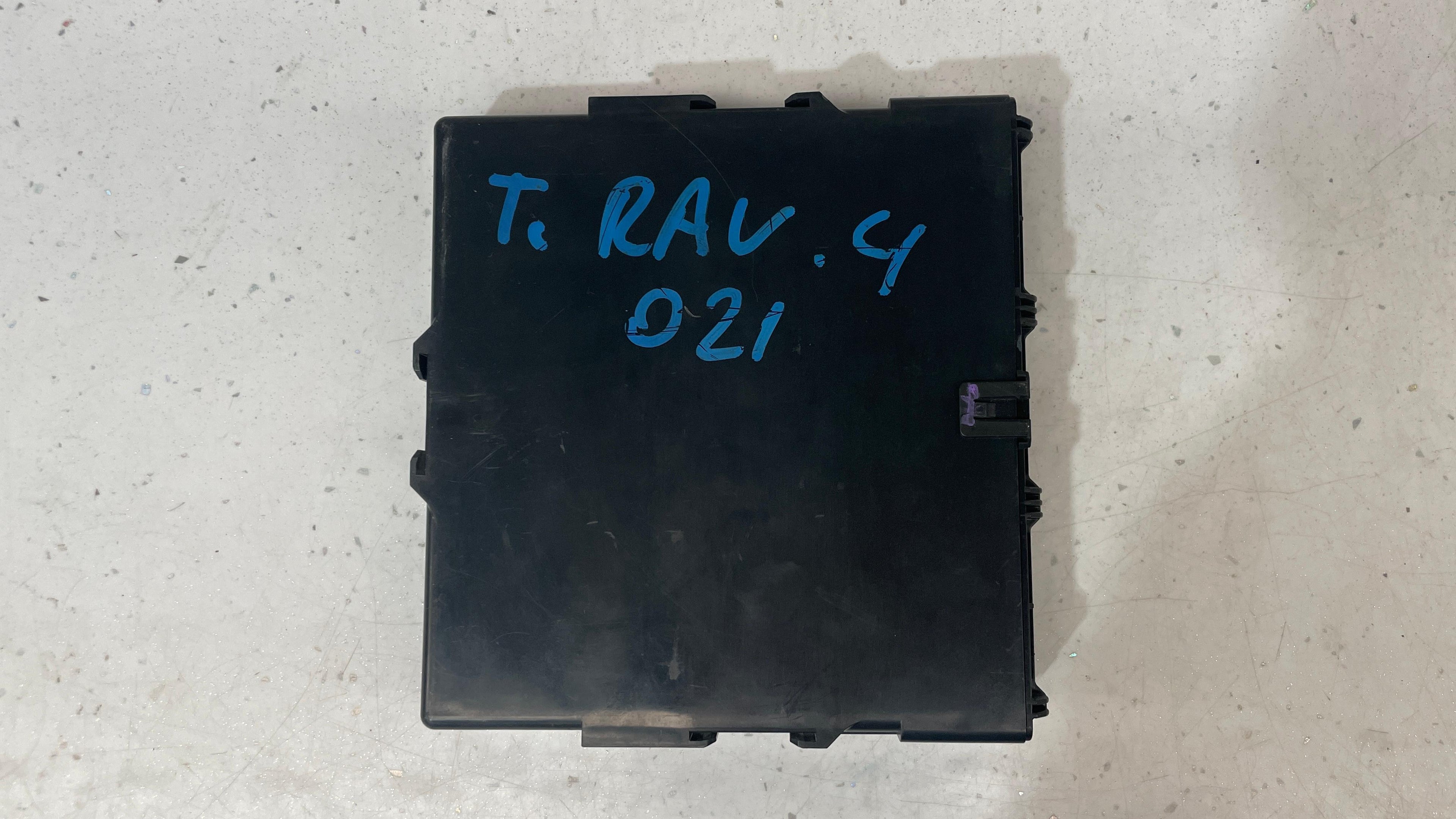 89981-0R020 TOYOTA RAV4 HYBRID VEHICLE CONTROL MODULE
