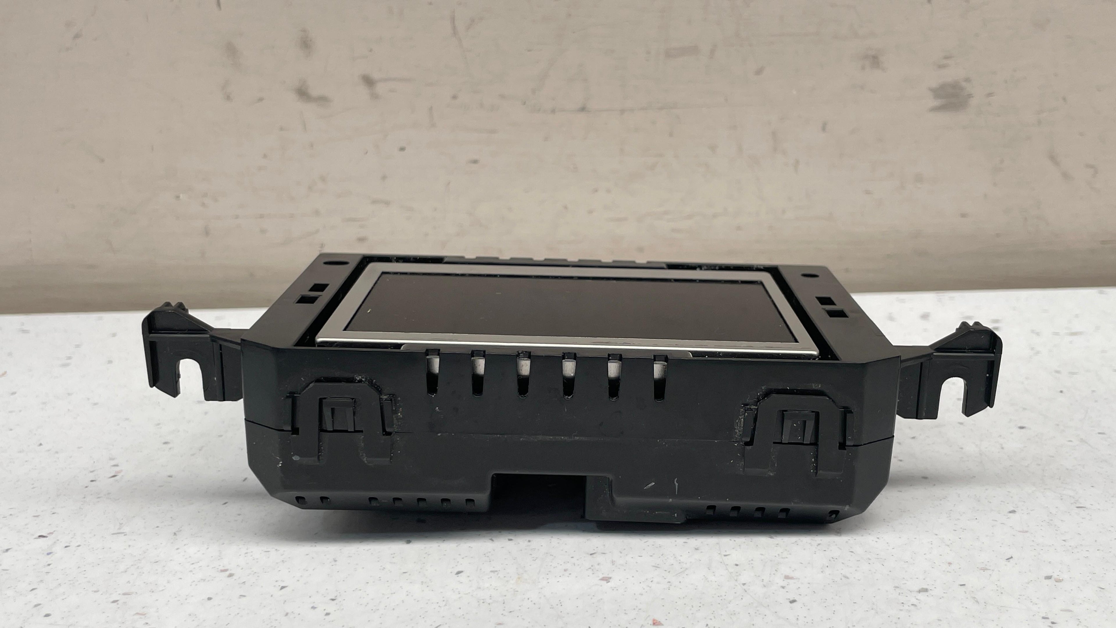 EM5T-18B955-RA FORD DISPLAY SCREEN MONITOR