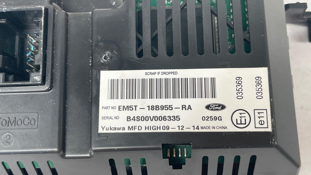 EM5T-18B955-RA FORD DISPLAY SCREEN MONITOR