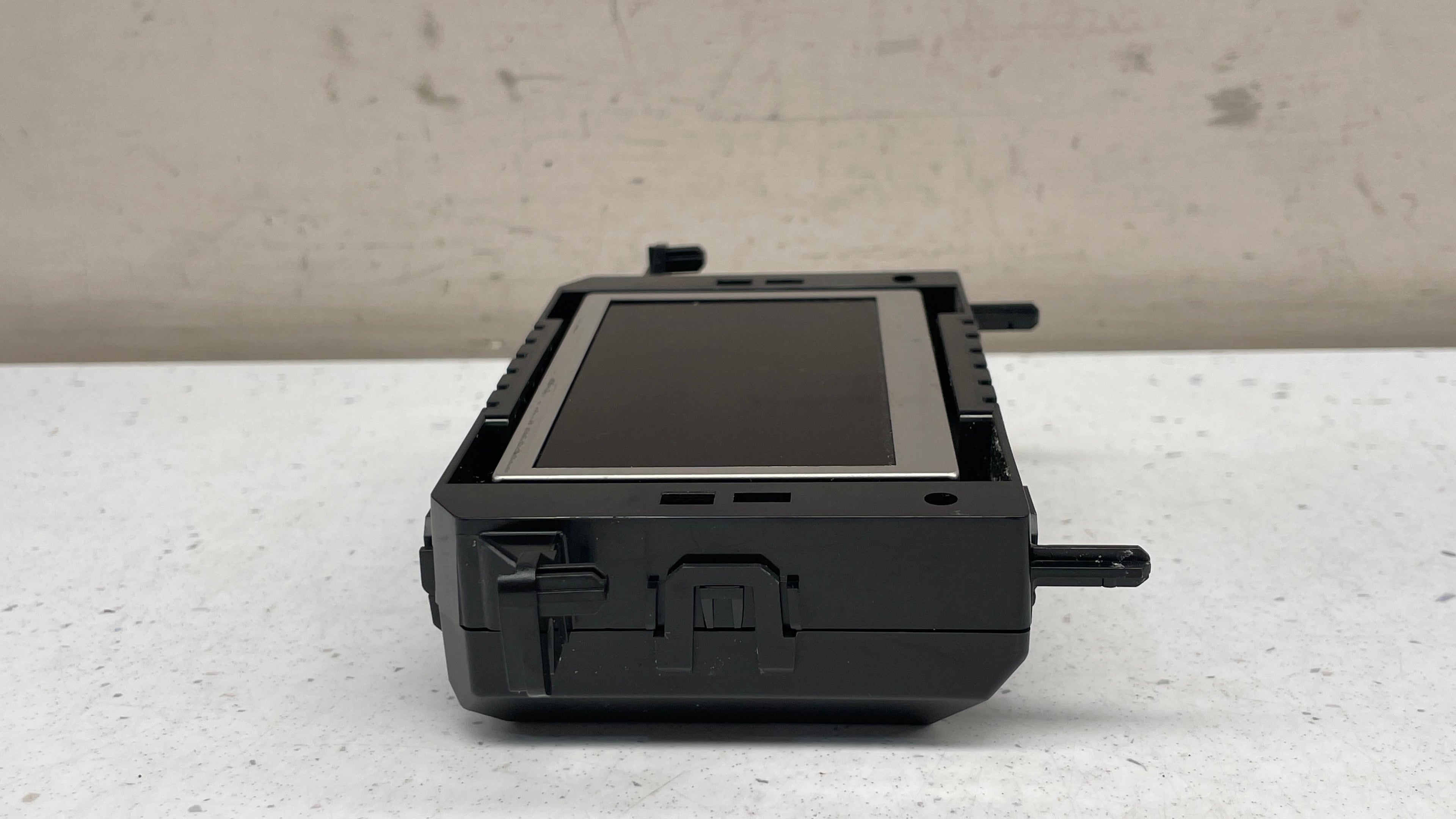 EM5T-18B955-RA FORD DISPLAY SCREEN MONITOR