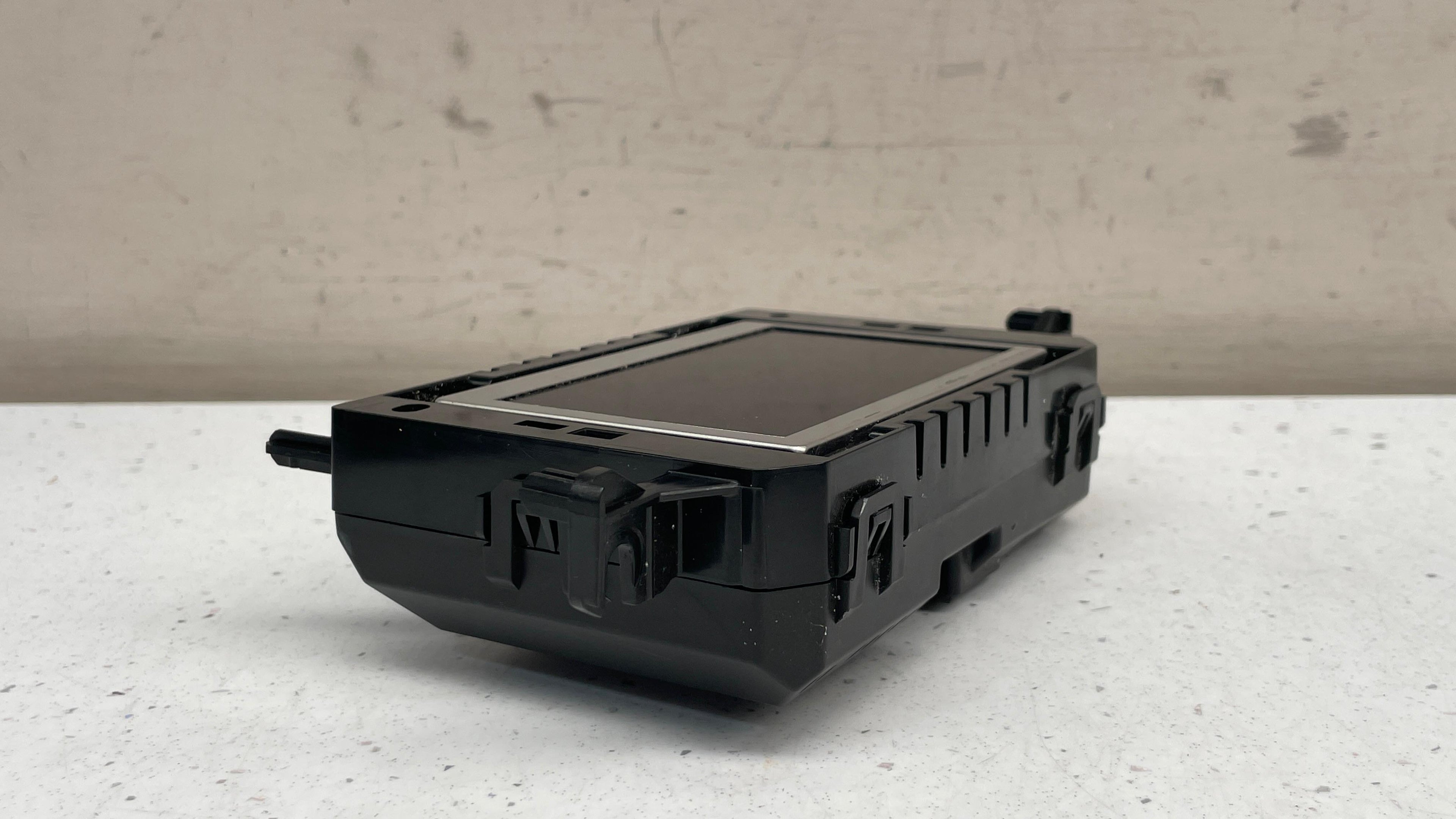 EM5T-18B955-RA FORD DISPLAY SCREEN MONITOR