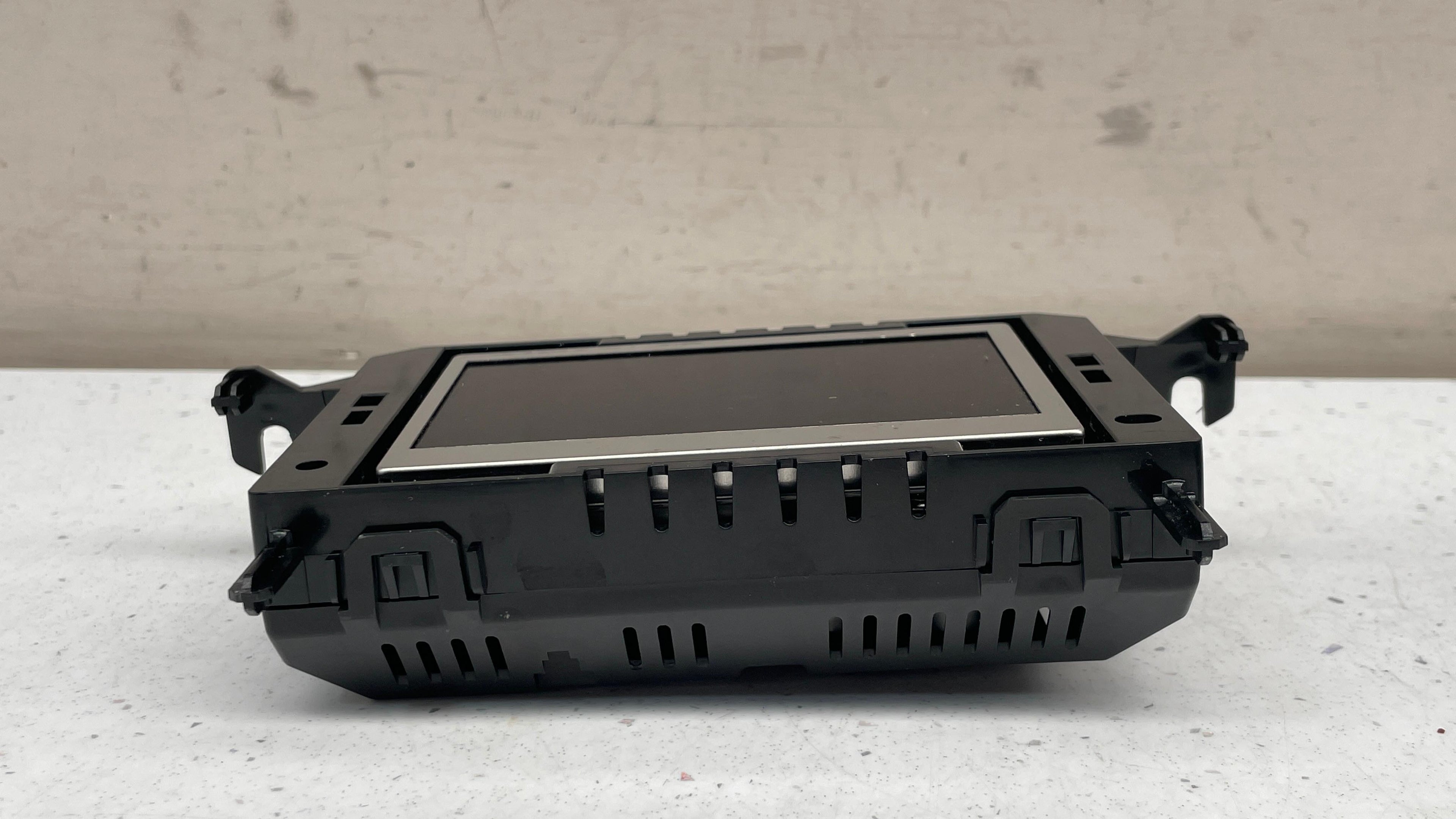 EM5T-18B955-RA FORD DISPLAY SCREEN MONITOR