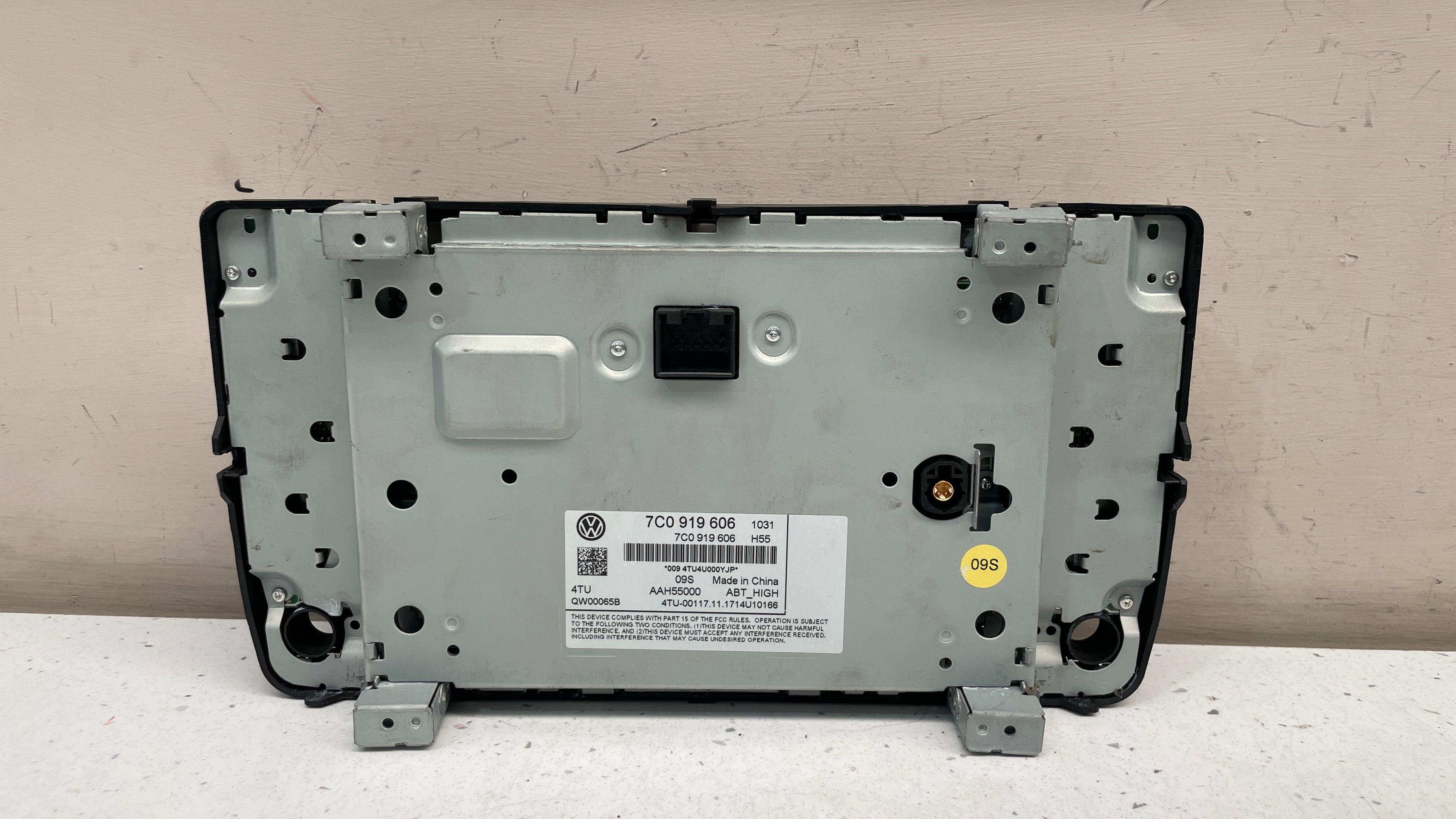 7C0919606 VOLKSWAGEN DISPLAY TOUCH SCREEN