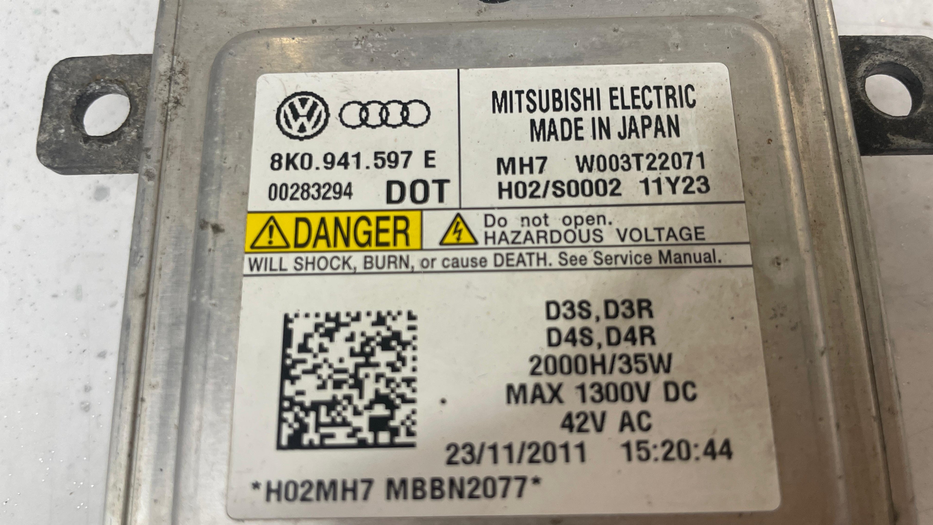 8K0941597E  AUDI XENON HID HEADLIGHTS
