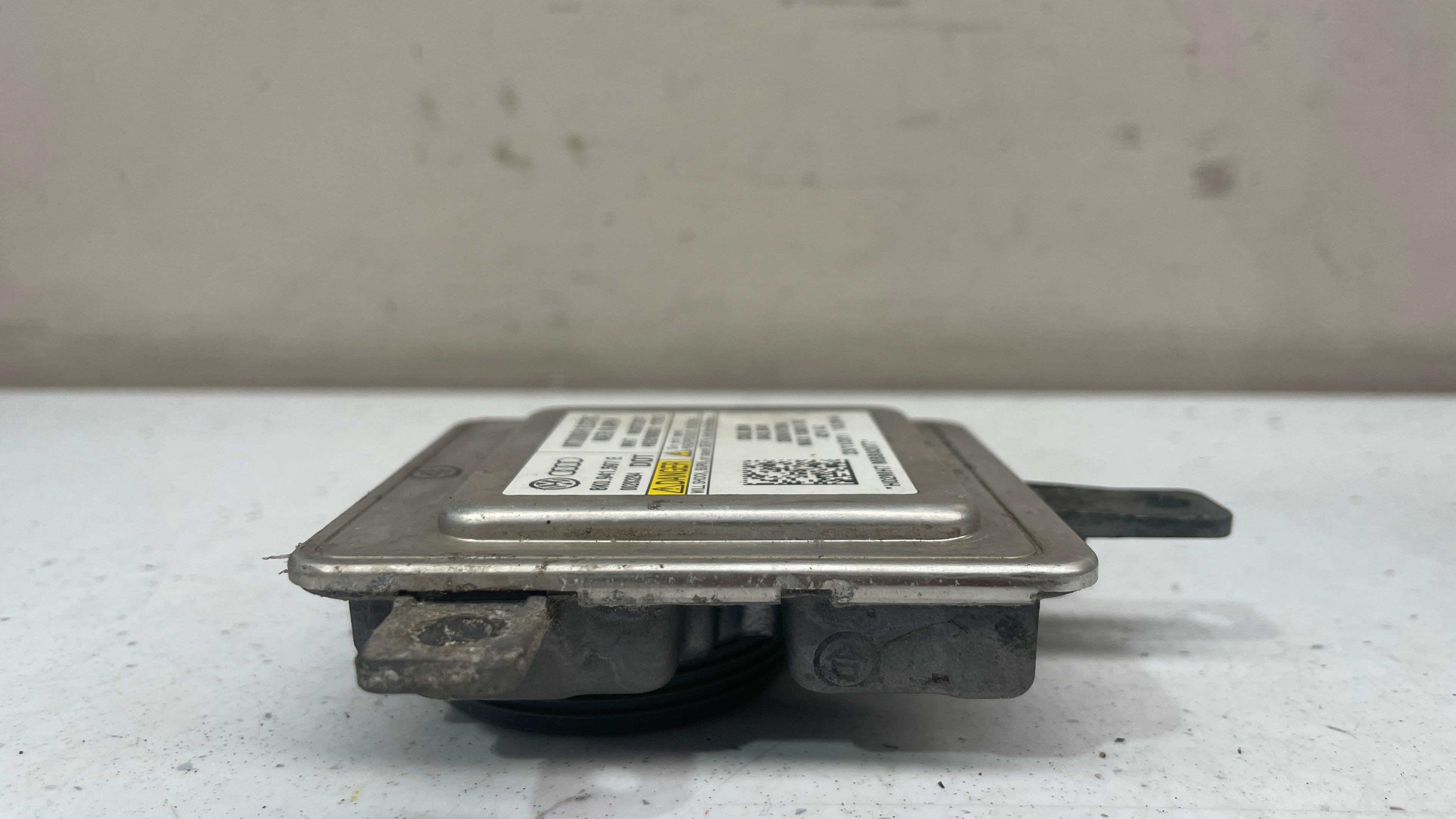8K0941597E  AUDI XENON HID HEADLIGHTS