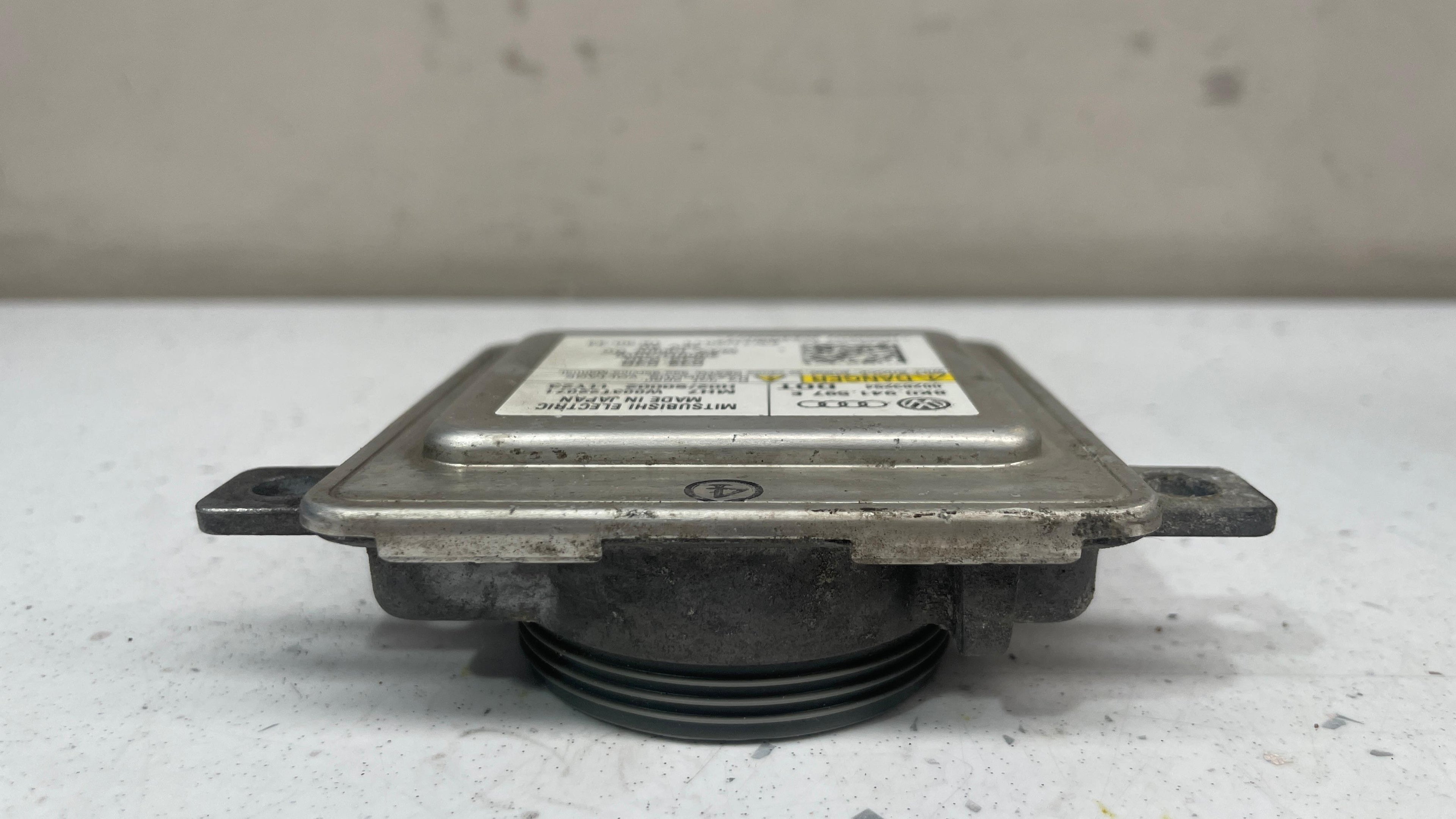 8K0941597E  AUDI XENON HID HEADLIGHTS