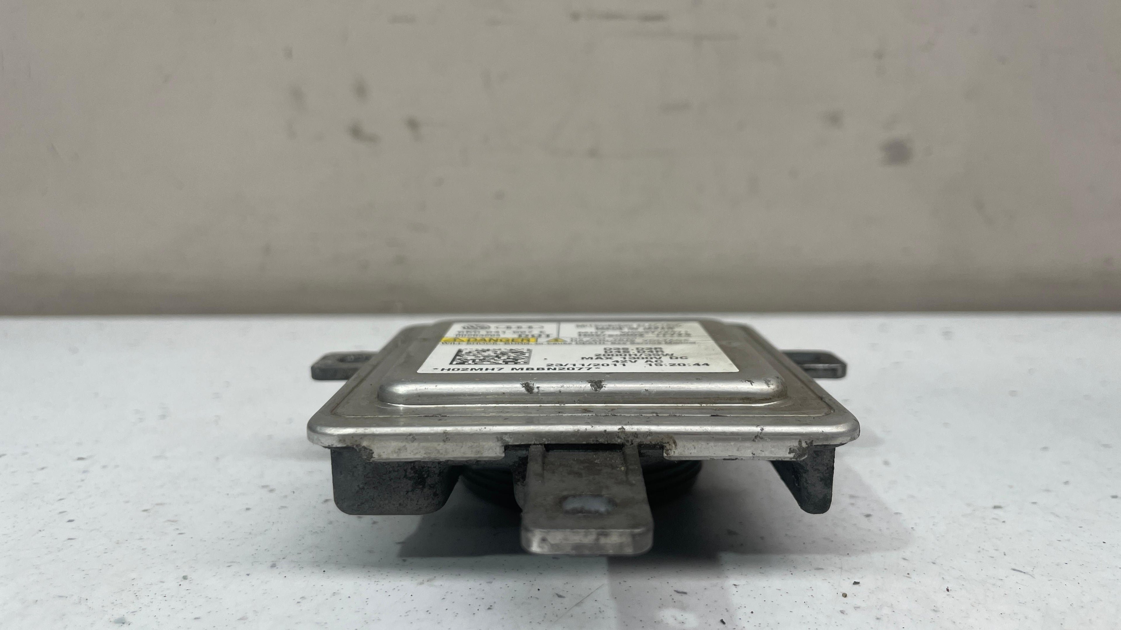 8K0941597E  AUDI XENON HID HEADLIGHTS