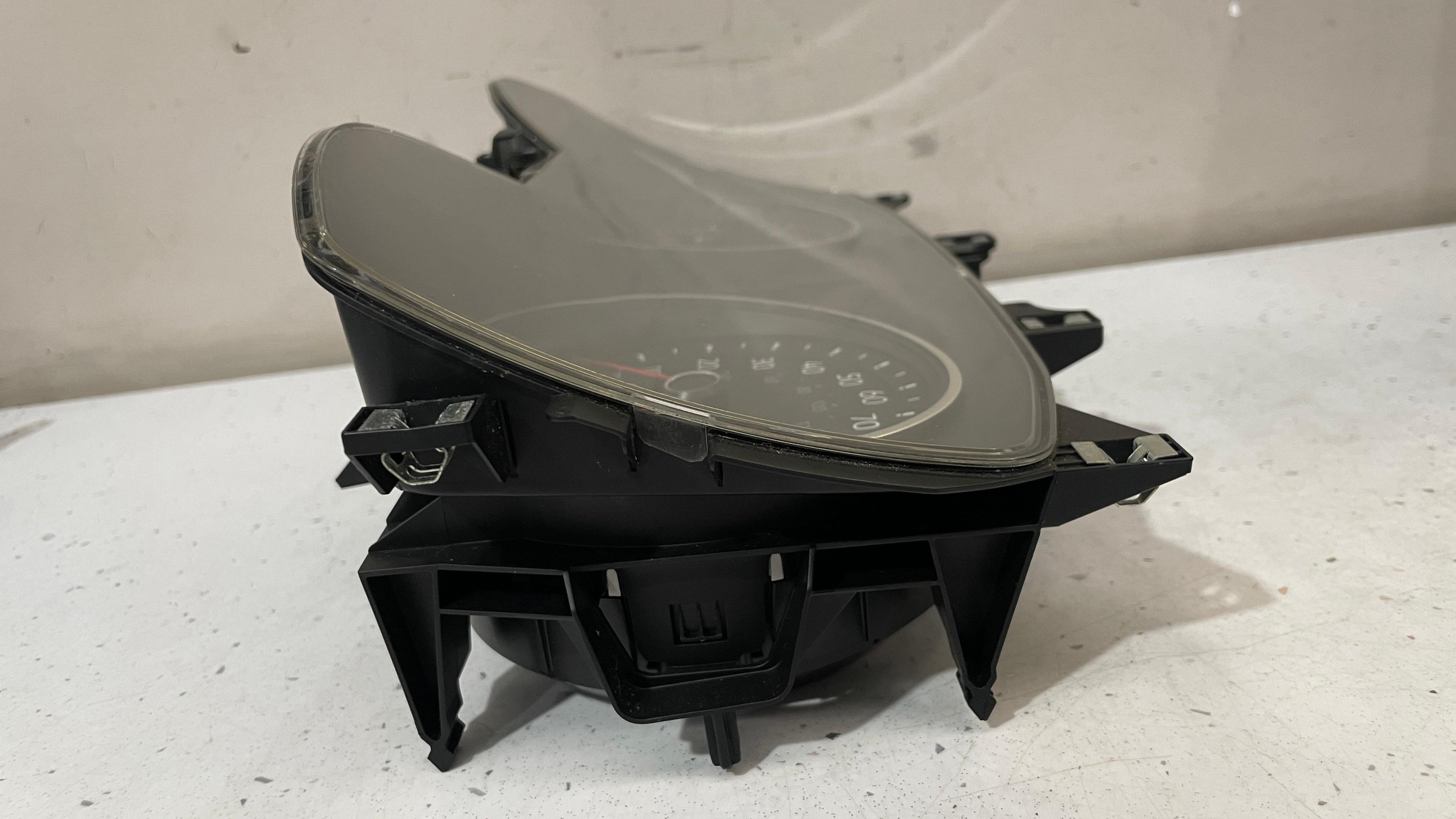 7C0920941A VOLKSWAGEN CRAFTER  INSTRUMENT CLUSTER SPEEDOMETER