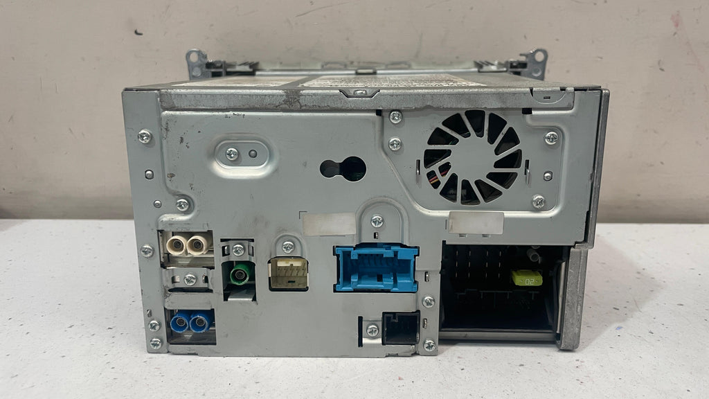 A2049061002 MERCEDES W204 RADIO COMAND NAVIGATION