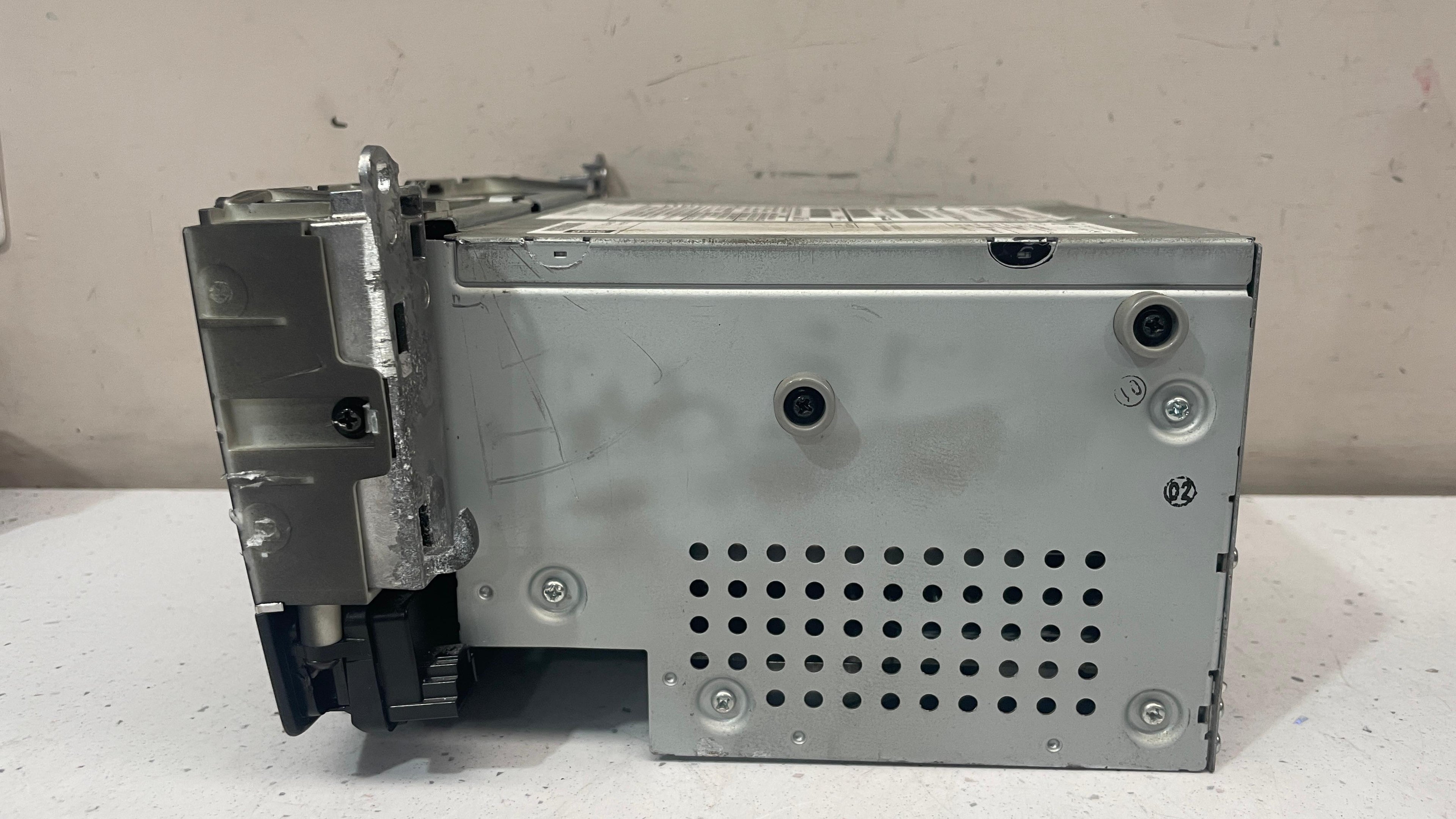A2049061002 MERCEDES W204 RADIO COMAND NAVIGATION