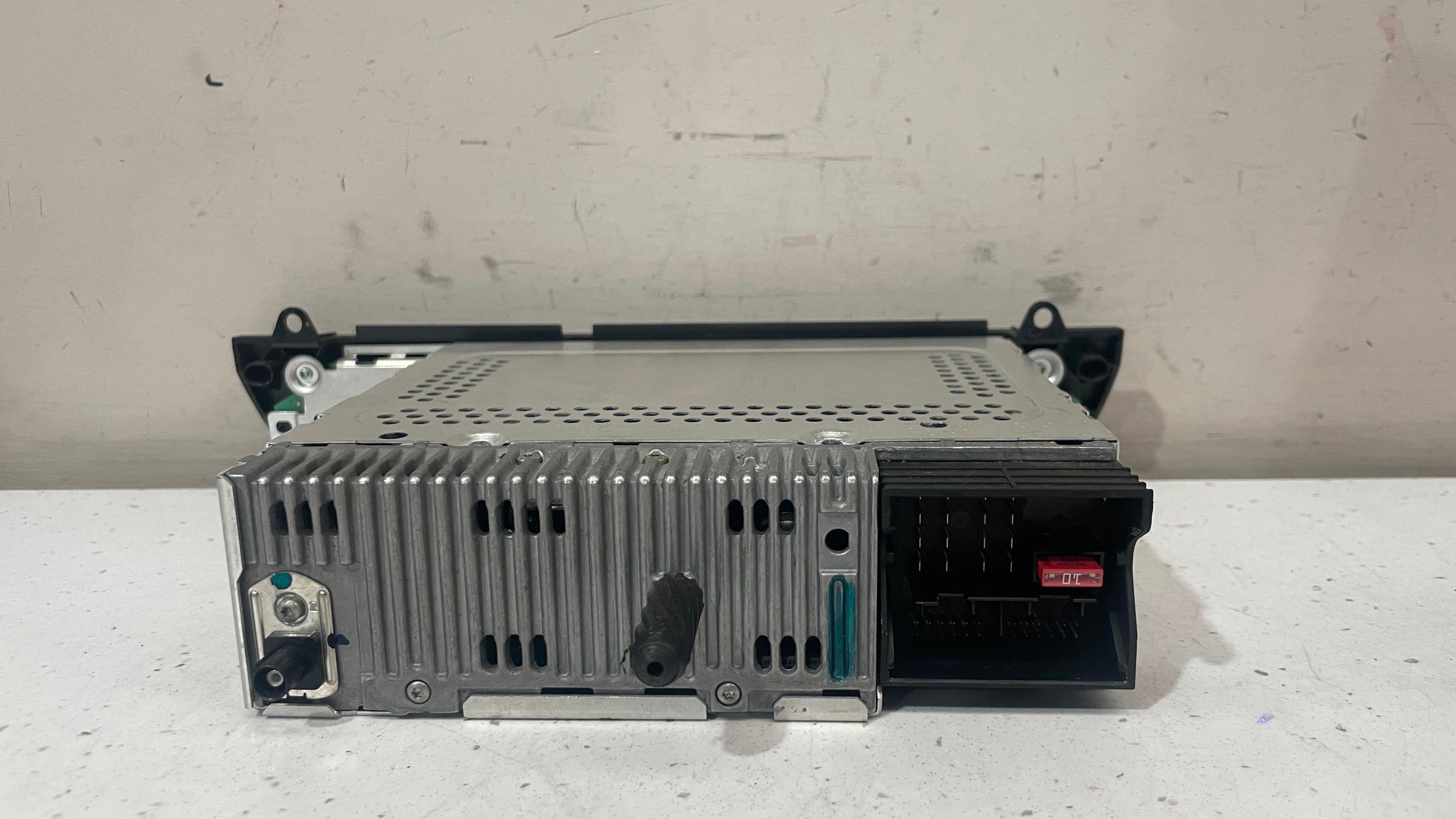 65126943437-02 BMW X3 BUSINES CD RADIO