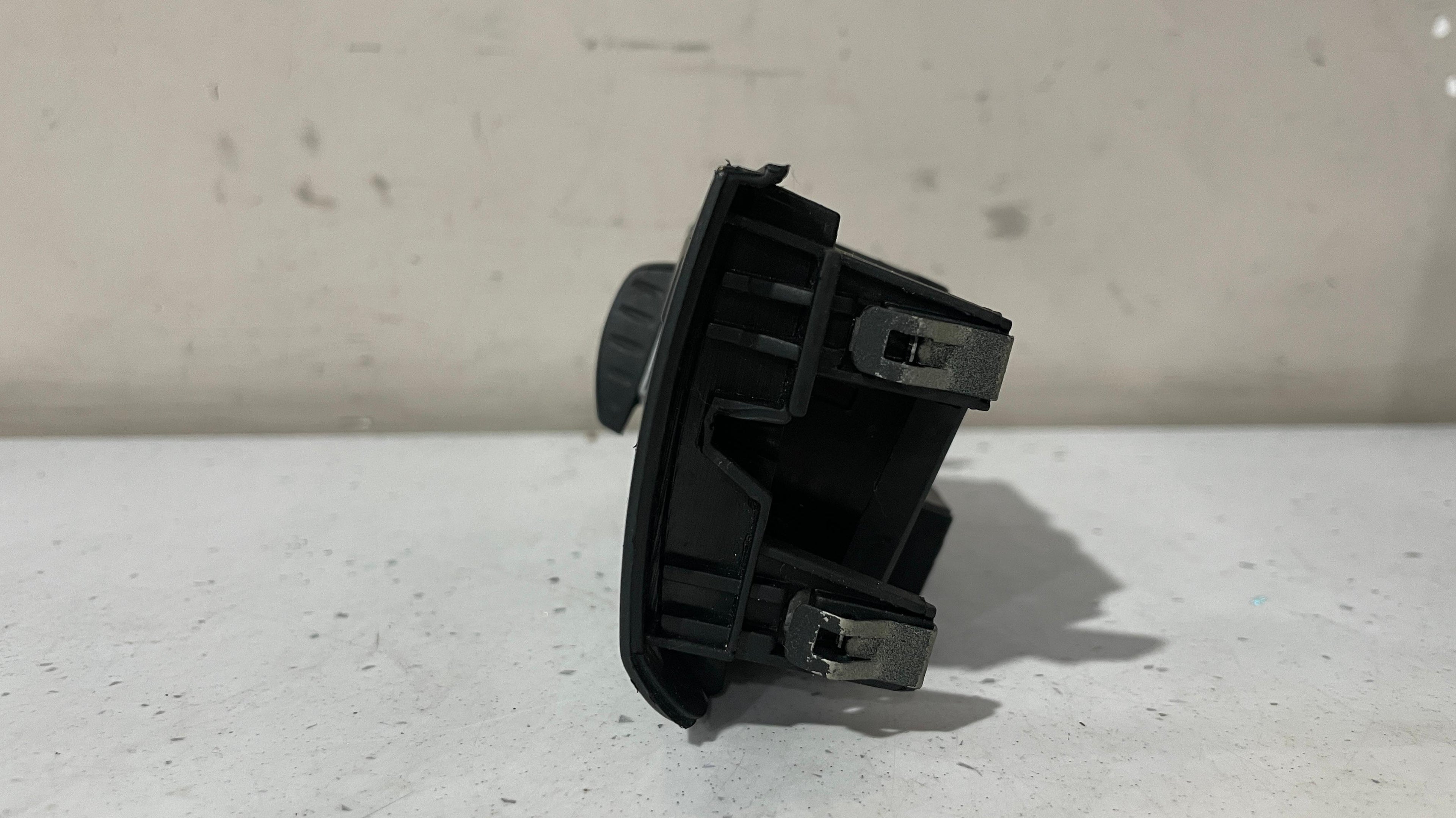 931172104 BMW F15 HEADLIGHT SWITCH PANEL