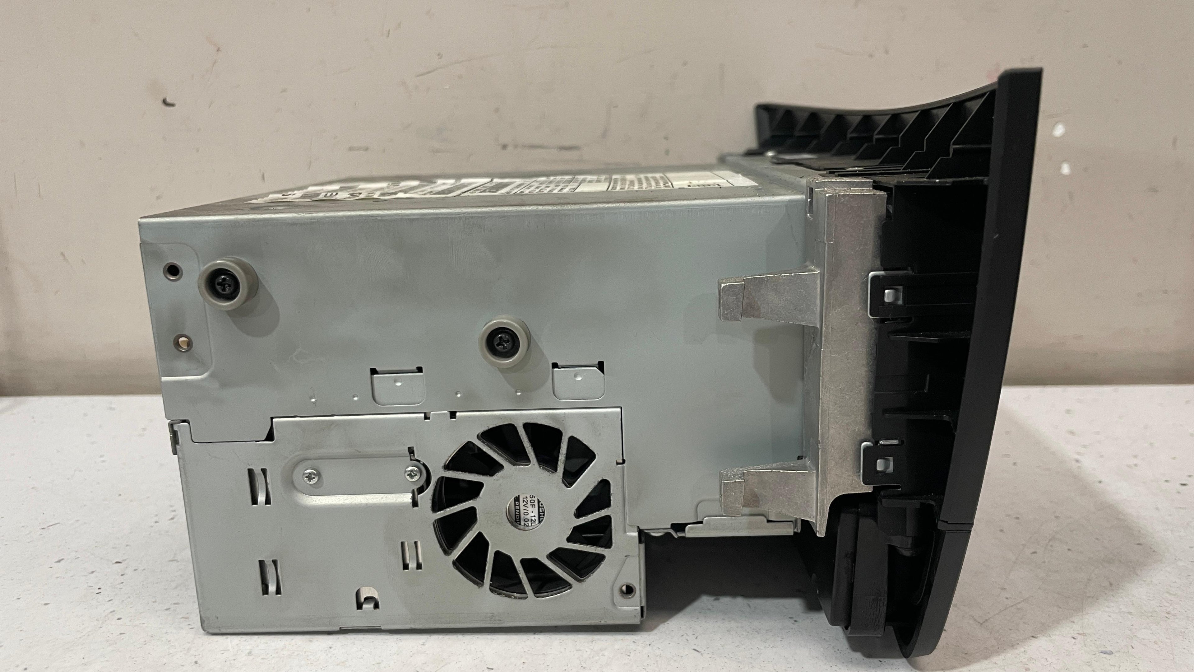 A2049006909 MERCEDES W204 RADIO CD DVD HEAD UNIT