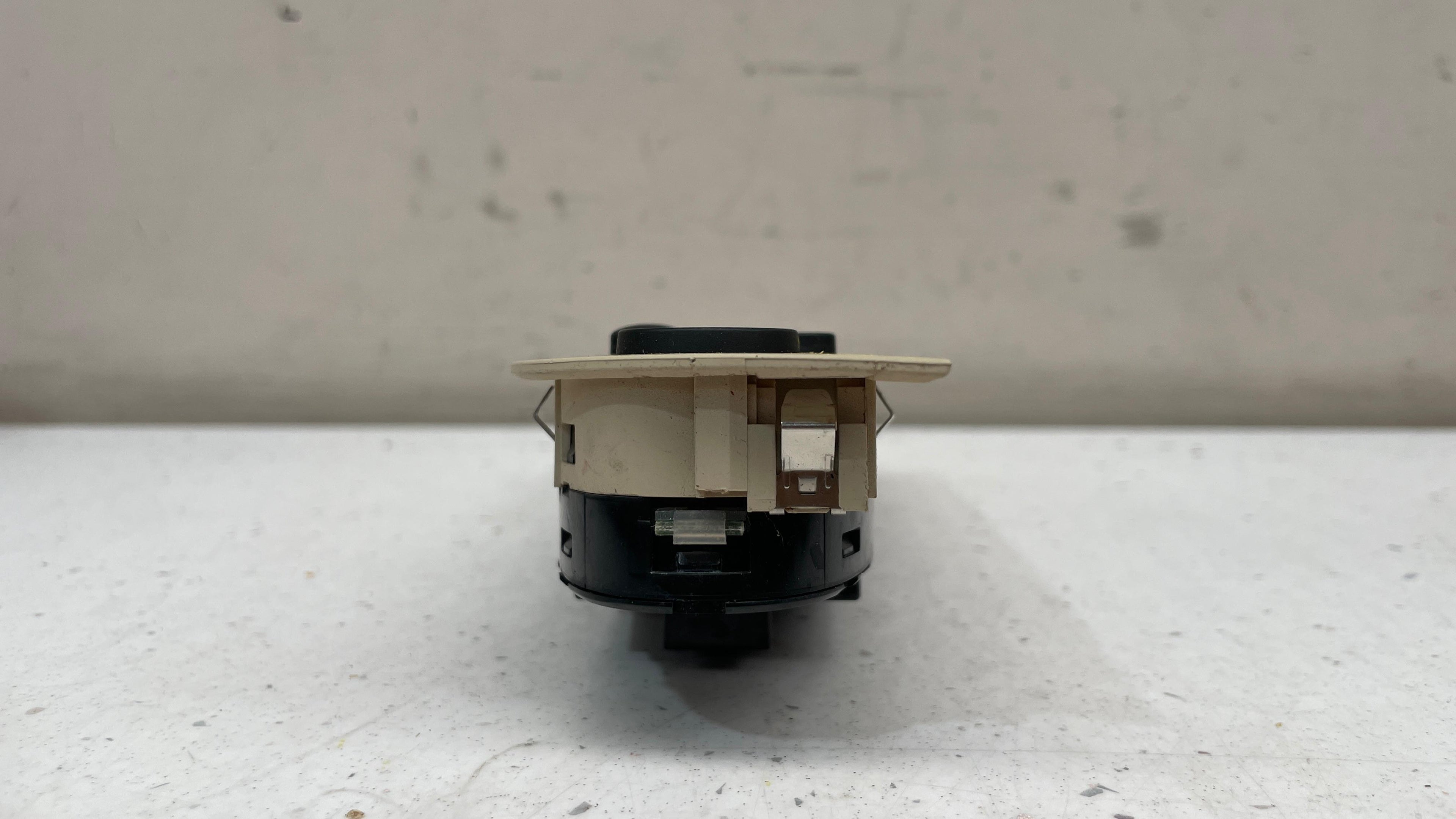 9217367-05 BMW E93 FRONT LEFT DOOR WINDOW SWITCH